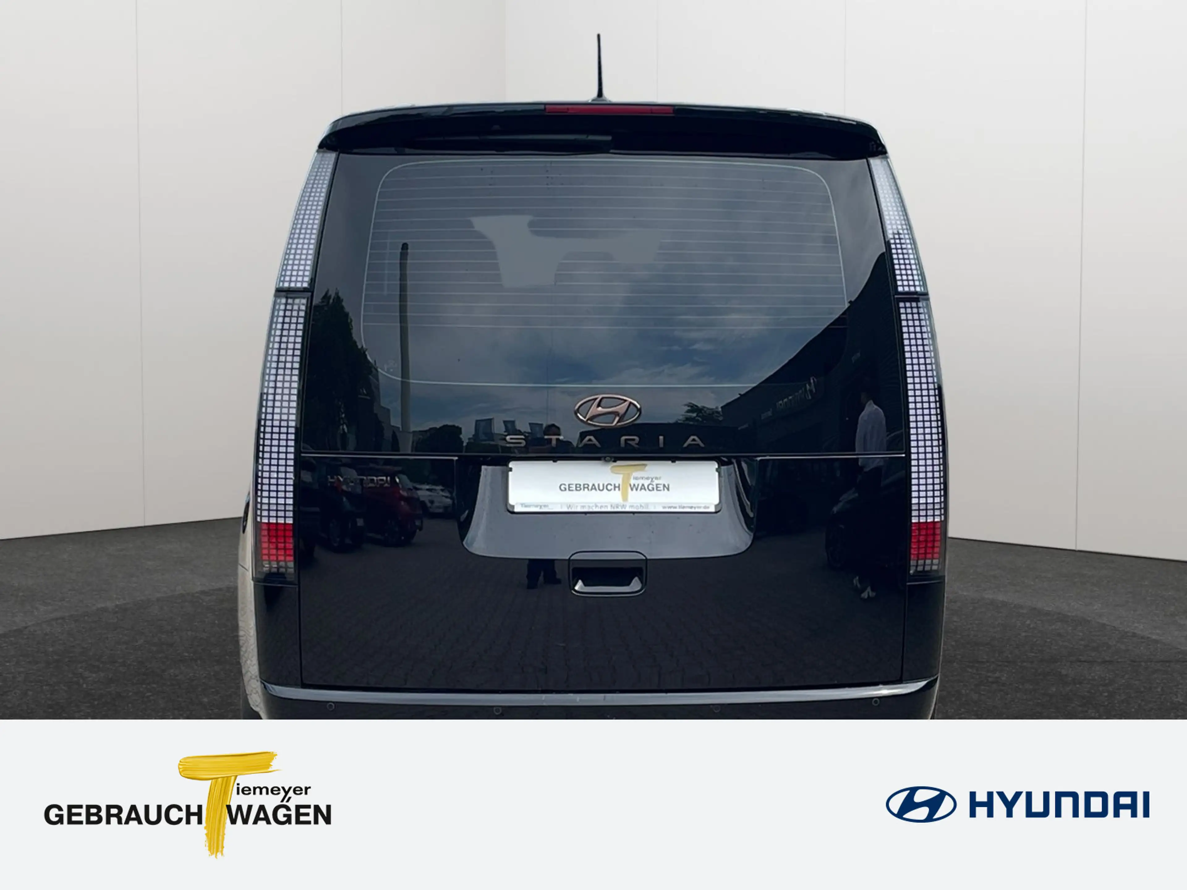 Hyundai STARIA STARIA 2.2 CRDi Signature 2WD Leder Navi PanoD — photo 6
