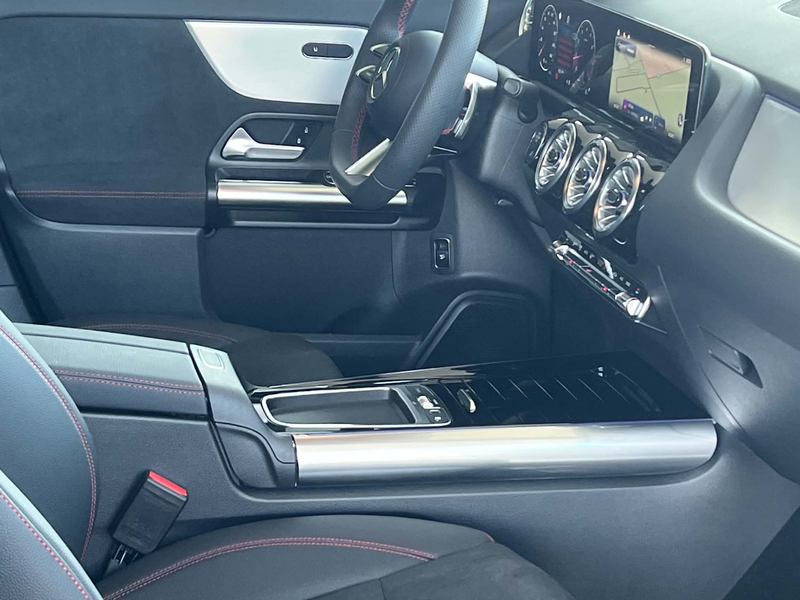 Mercedes-Benz GLA 180 AMG 2025 panodak distronic 360°camera keylessgo — photo 8