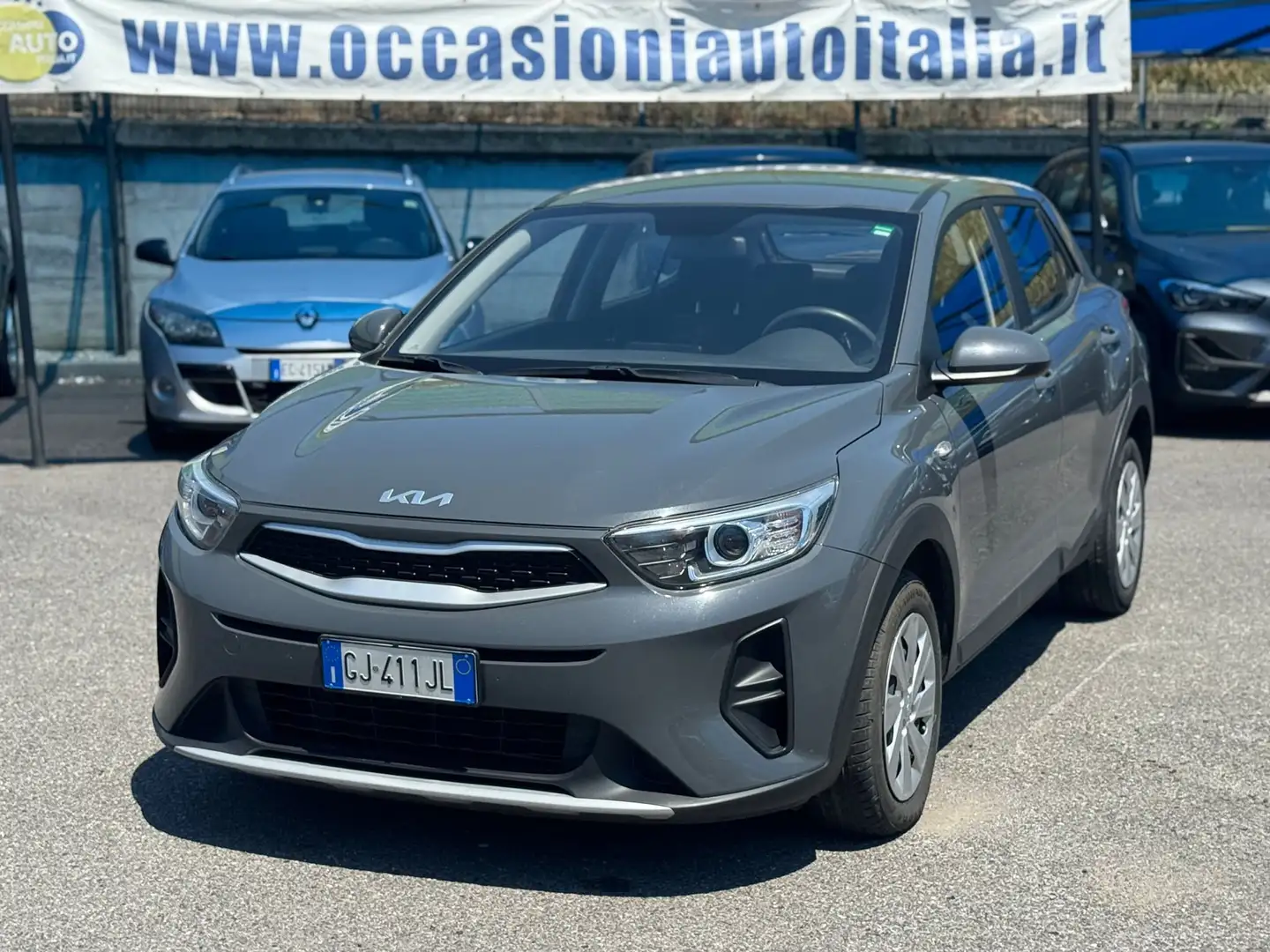 Kia Stonic 1.2 dpi Urban 84cv Серебристый - 1