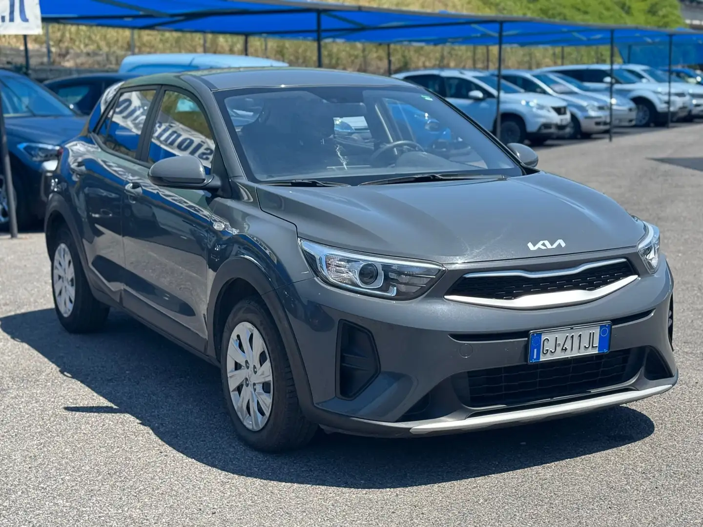 Kia Stonic 1.2 dpi Urban 84cv Серебристый - 2