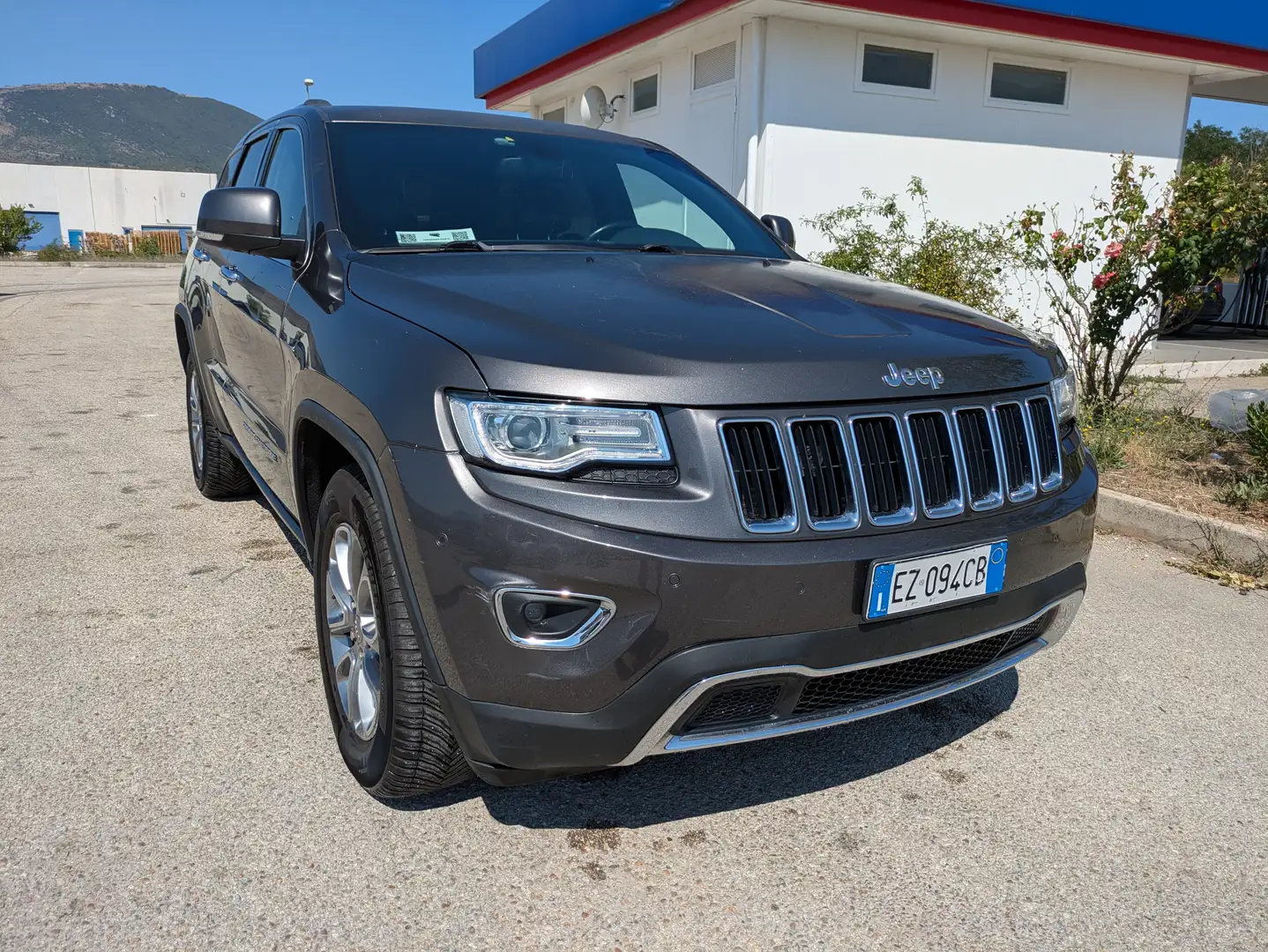 Jeep Grand Cherokee Grand Cherokee IV 3.0 crd V6 Laredo 190cv auto Grigio - 2