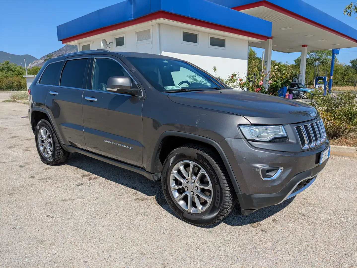 Jeep Grand Cherokee Grand Cherokee IV 3.0 crd V6 Laredo 190cv auto Grigio - 1