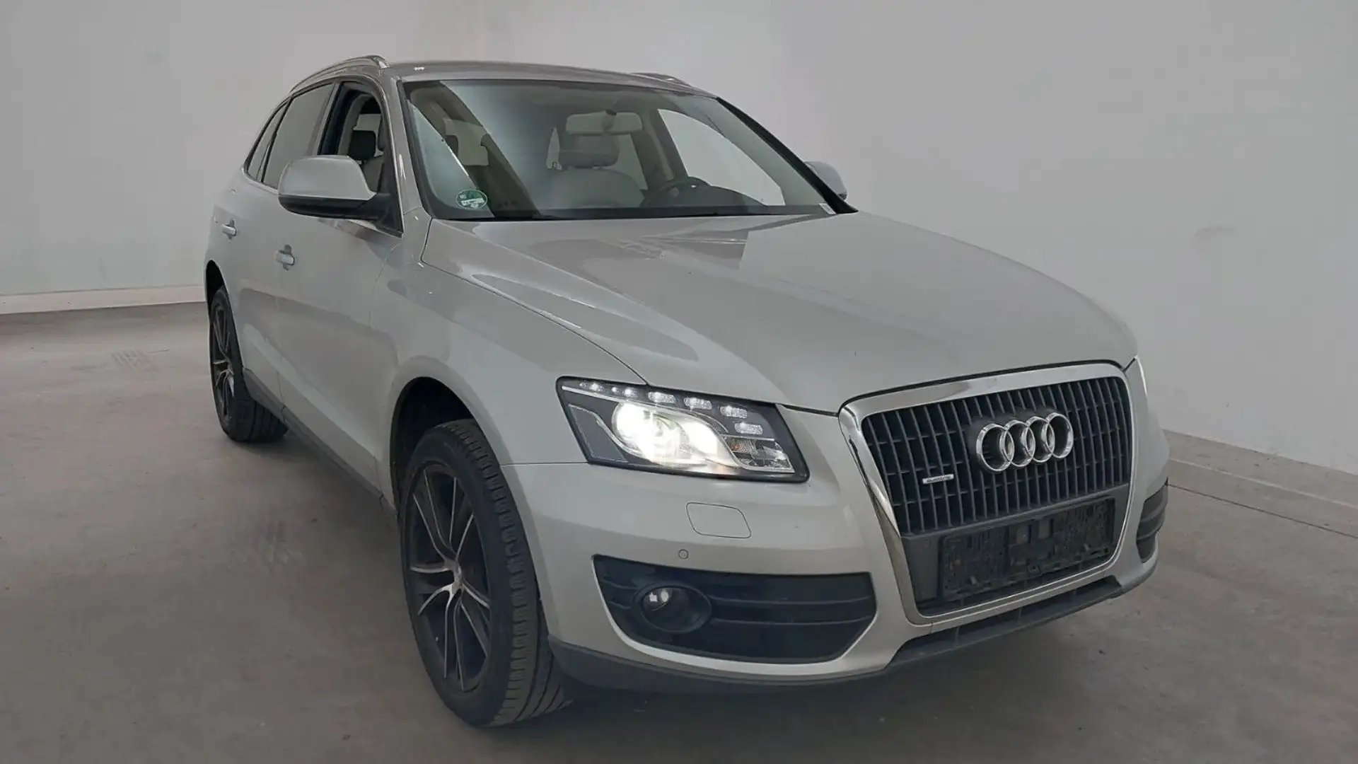 Audi Q5 2.0 TFSI S tronic quattro Silber - 2