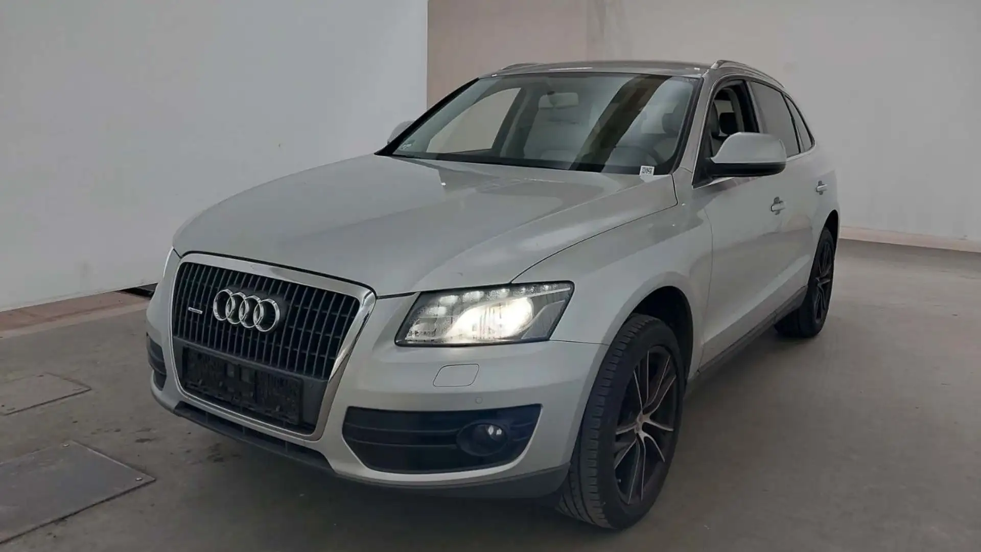 Audi Q5 2.0 TFSI S tronic quattro Silber - 1