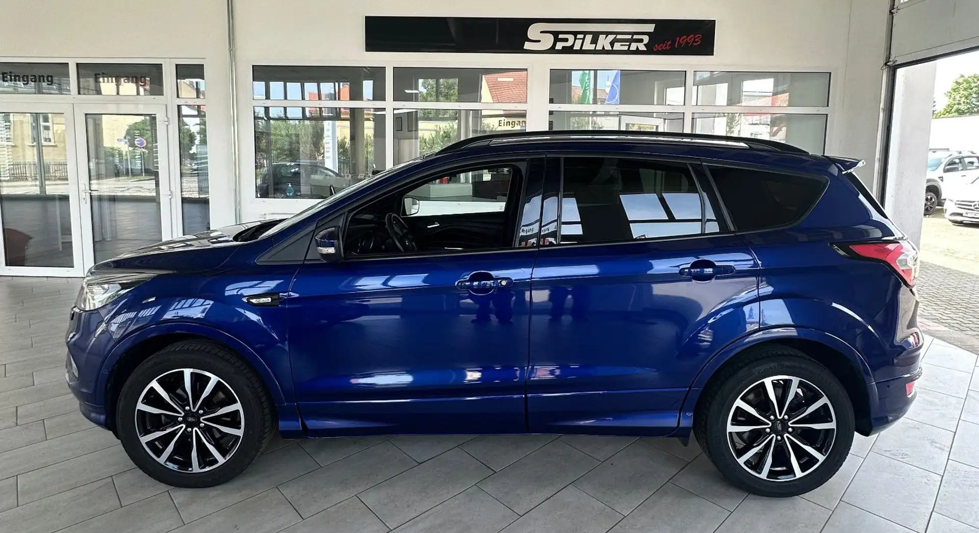 Ford Kuga ST-Line Blau - 1