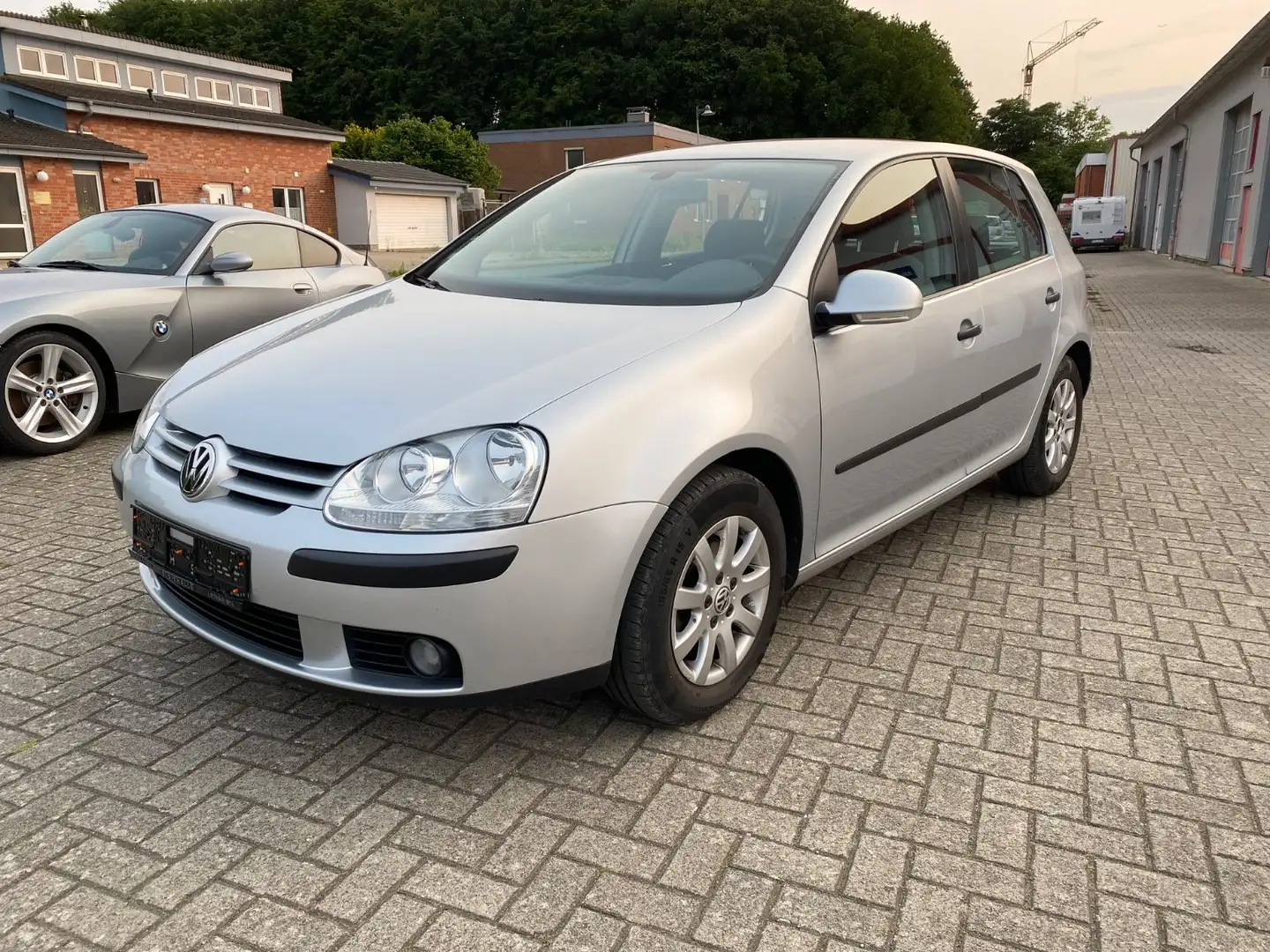 Volkswagen Golf V 1,6 Comfortline 2.Hand nur 105Tkm Klima Argent - 1