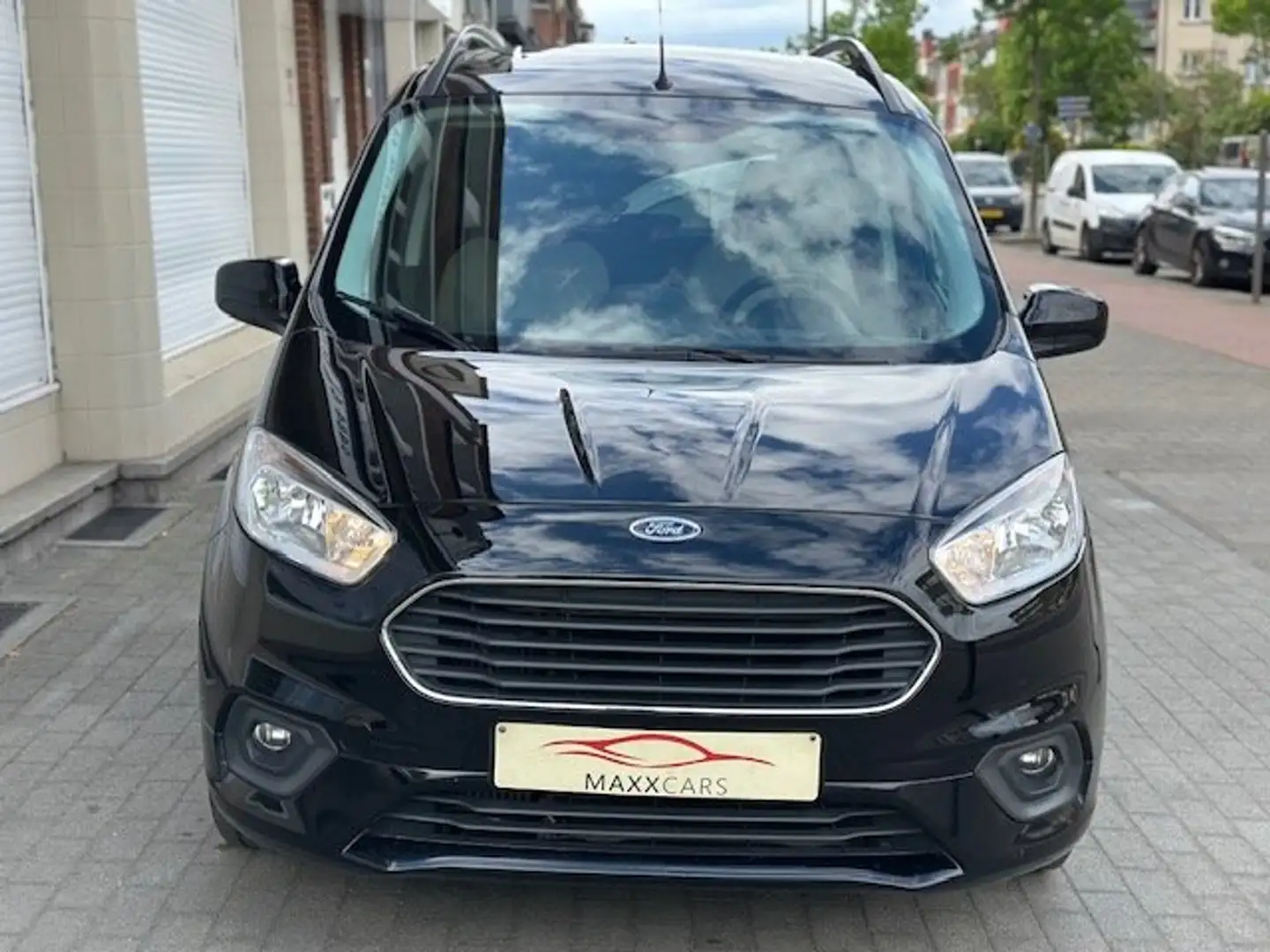 Ford Tourneo Courier 1.0 EcoBoost Titanium (EU6.2) GERESERVEERD Zwart - 2