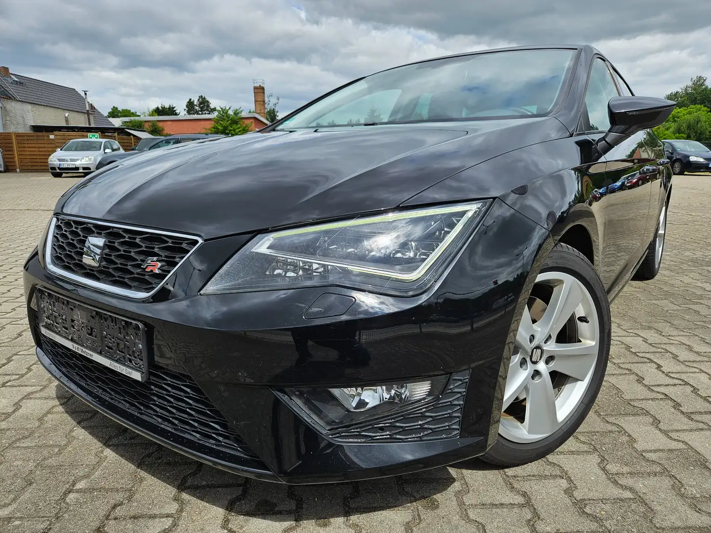 SEAT Leon FR Schwarz - 1