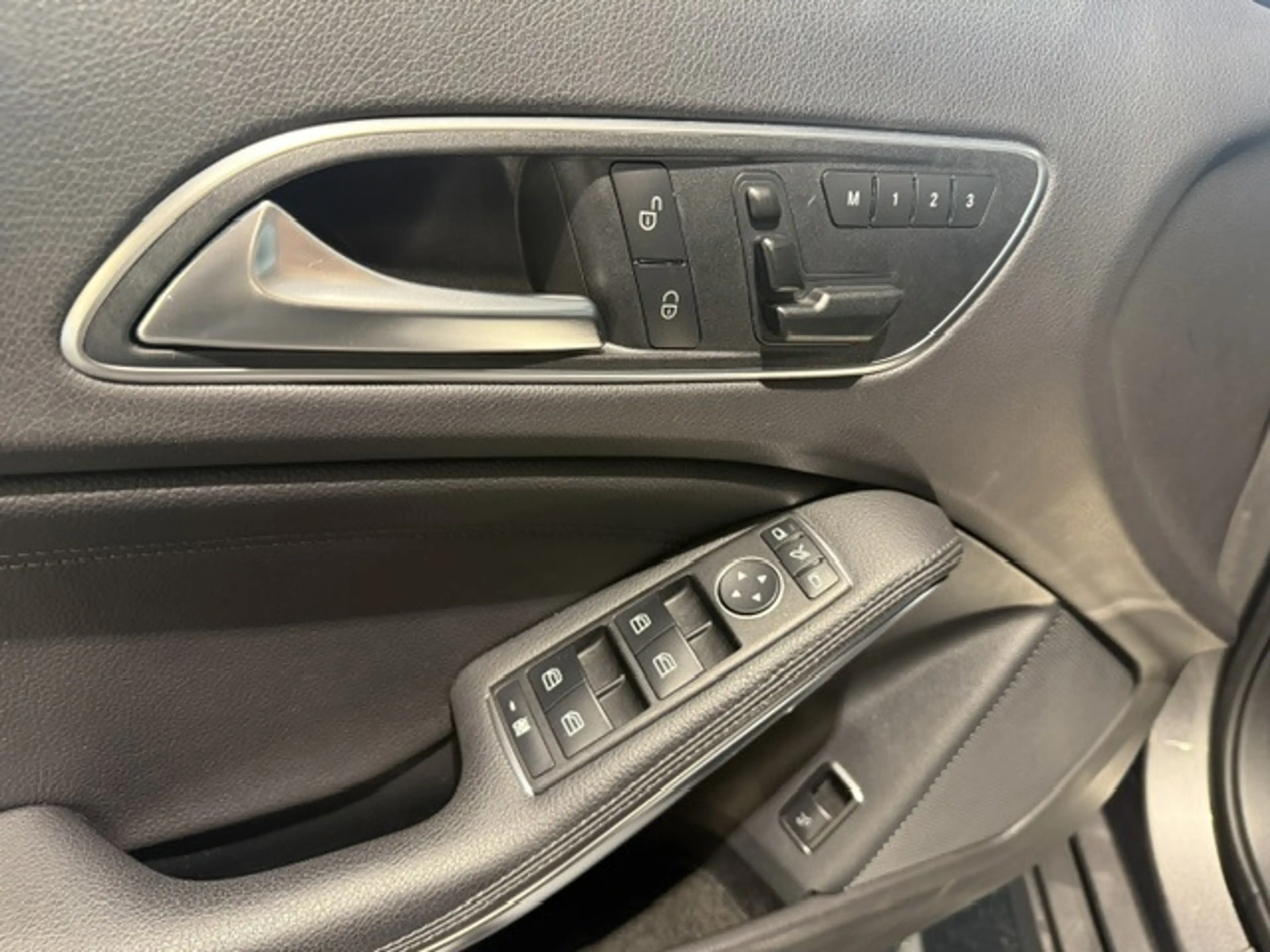Mercedes-Benz GLA 200 Prestige Aut.1e eig.|Pano|Leder|Navi|Cruise — photo 10
