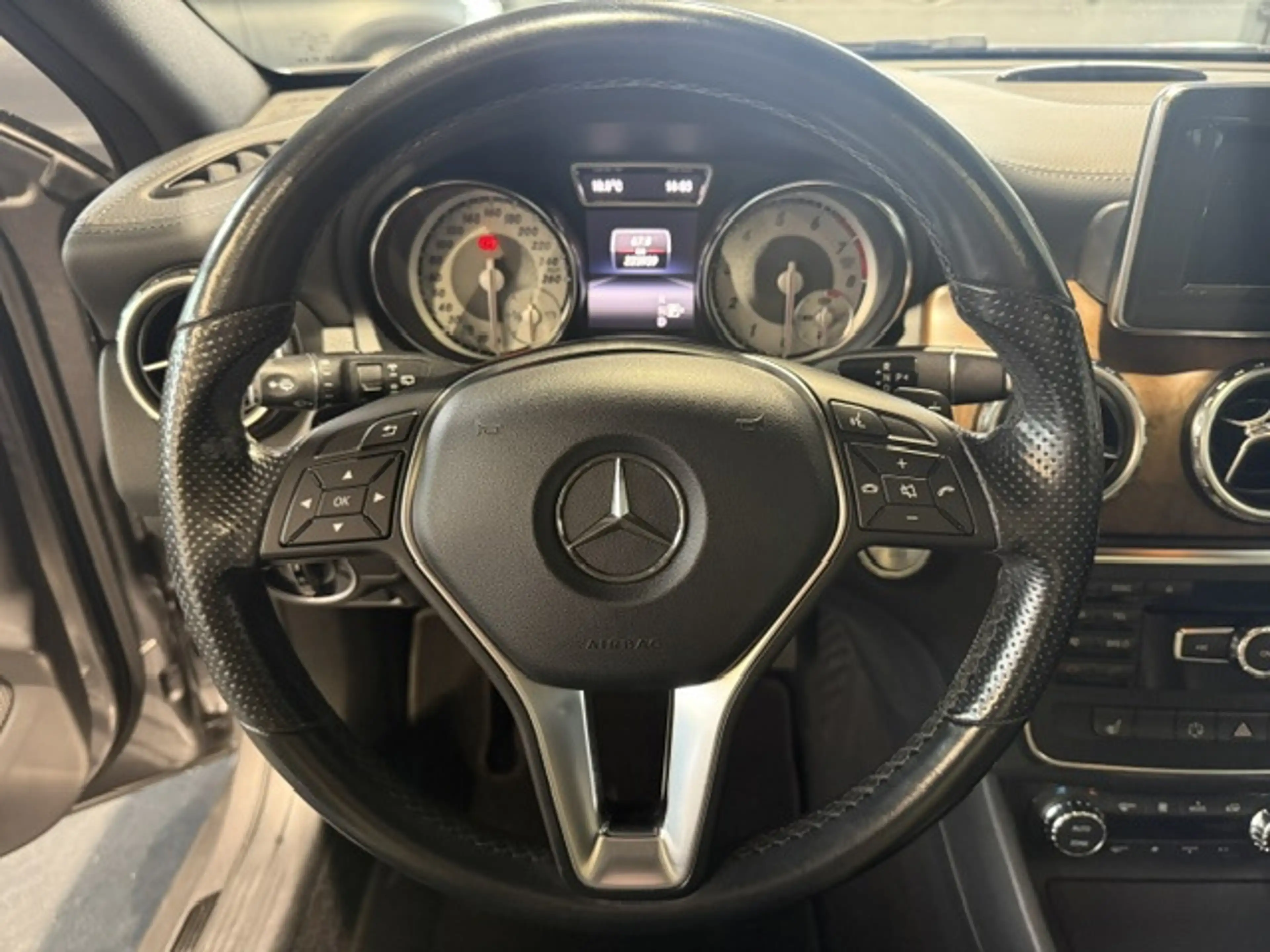 Mercedes-Benz GLA 200 Prestige Aut.1e eig.|Pano|Leder|Navi|Cruise — photo 14