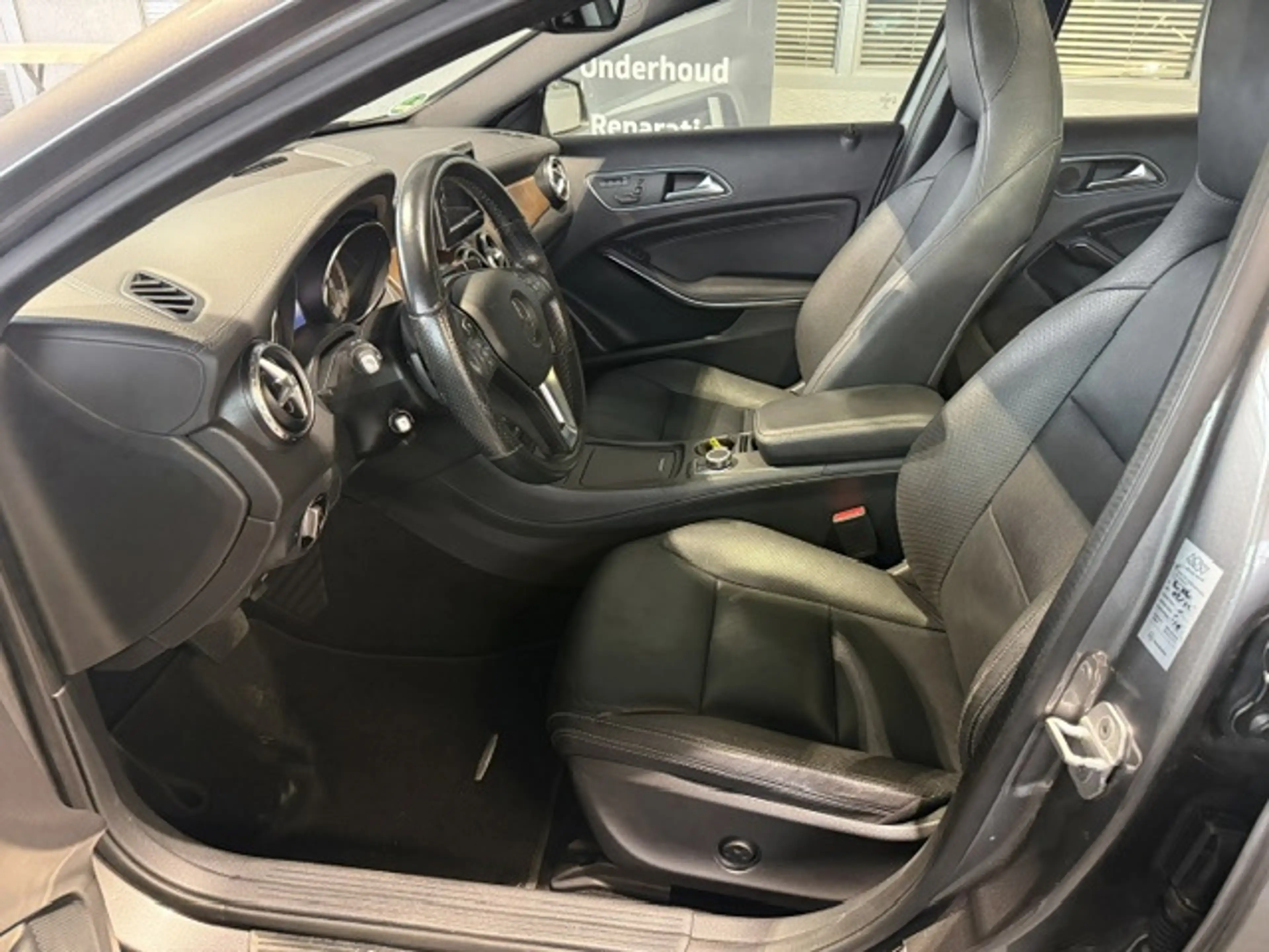 Mercedes-Benz GLA 200 Prestige Aut.1e eig.|Pano|Leder|Navi|Cruise — photo 3