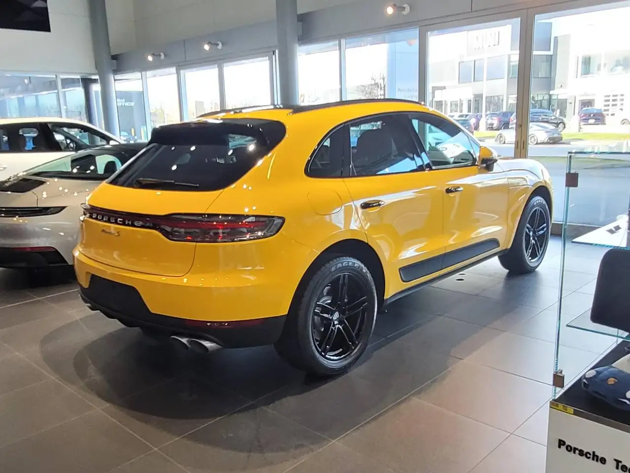 Porsche Macan снимка Porsche Macan