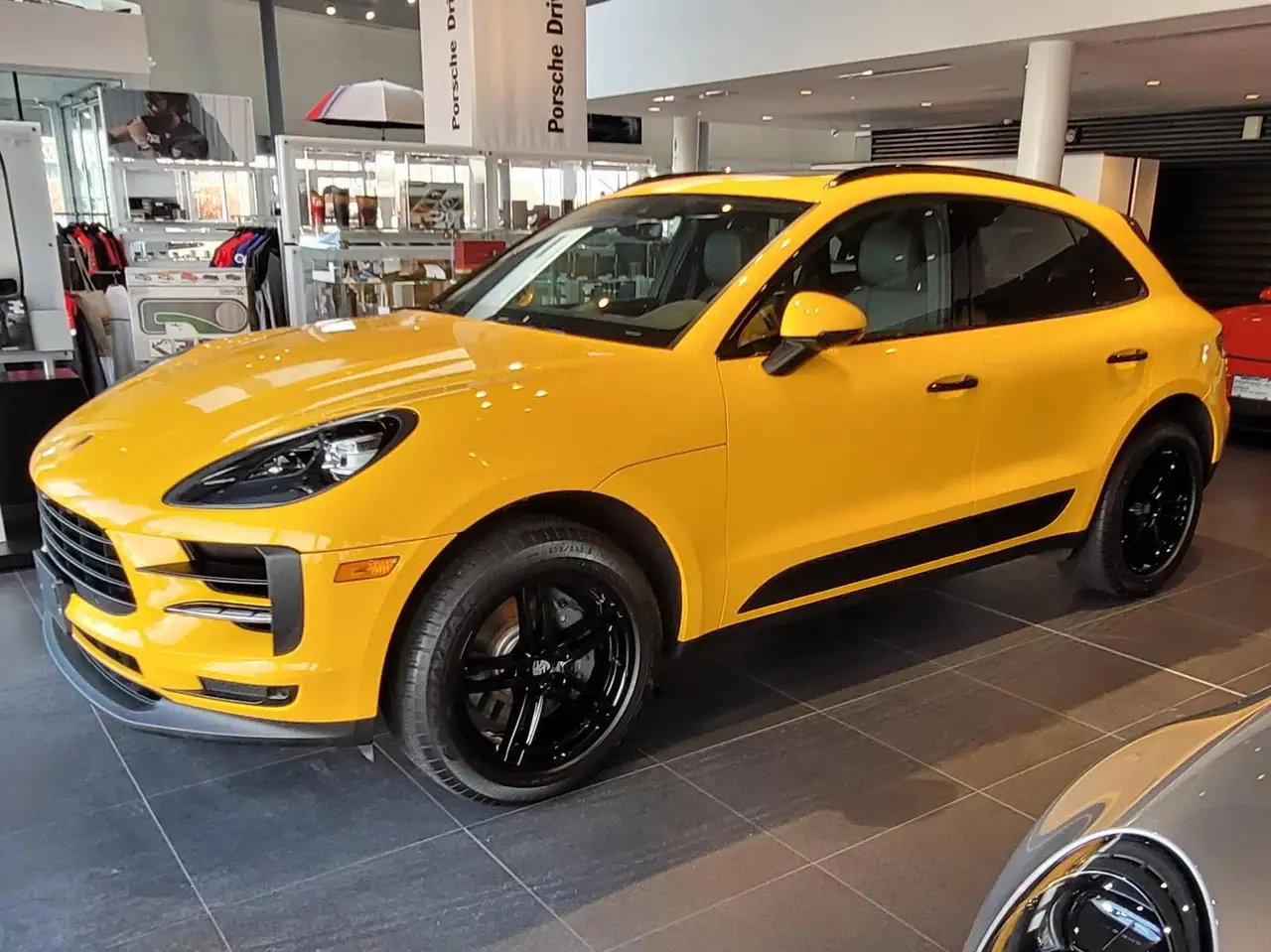 Porsche Macan снимка Porsche Macan