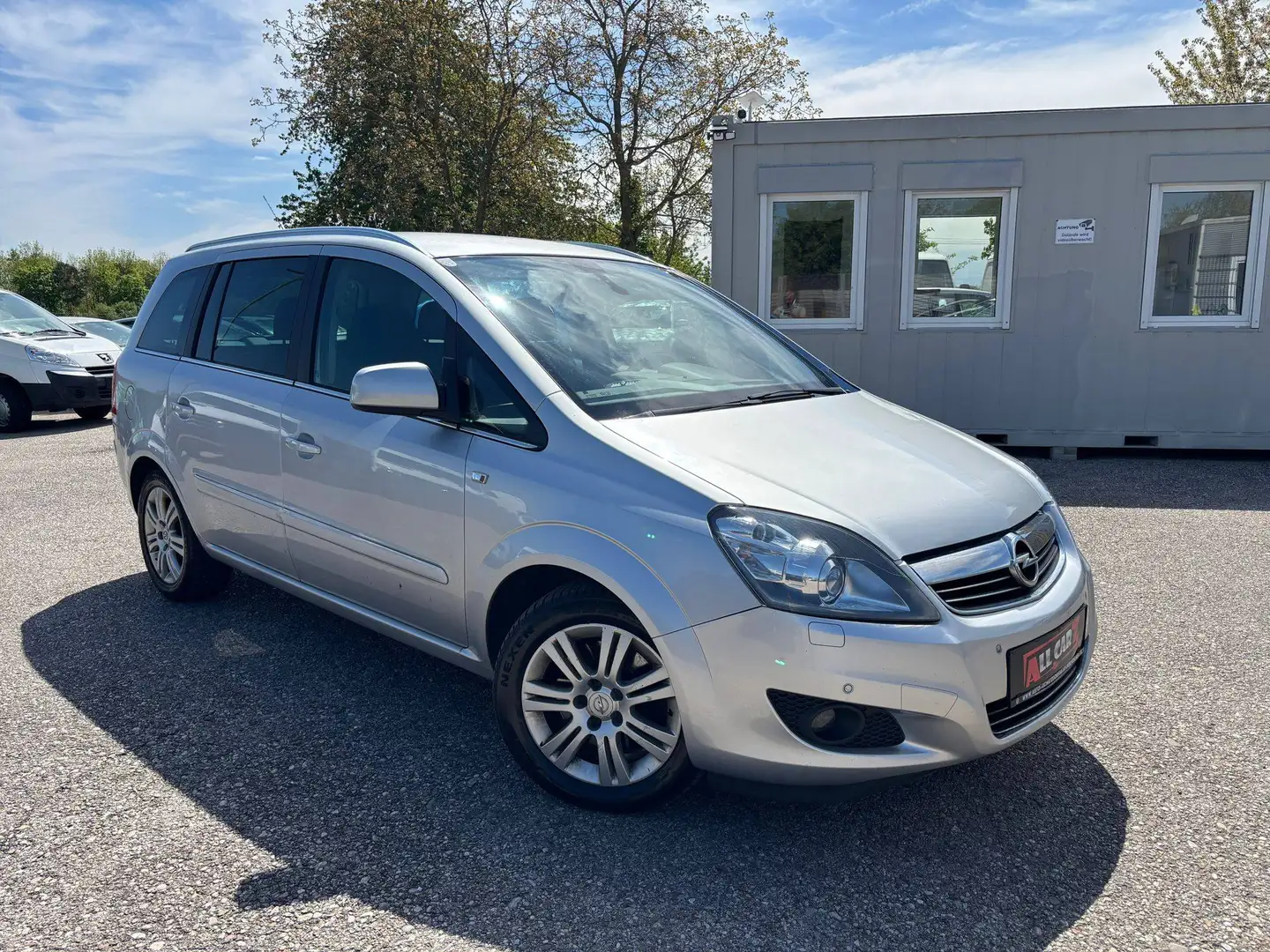 Opel Zafira Family Plus Grau - 2