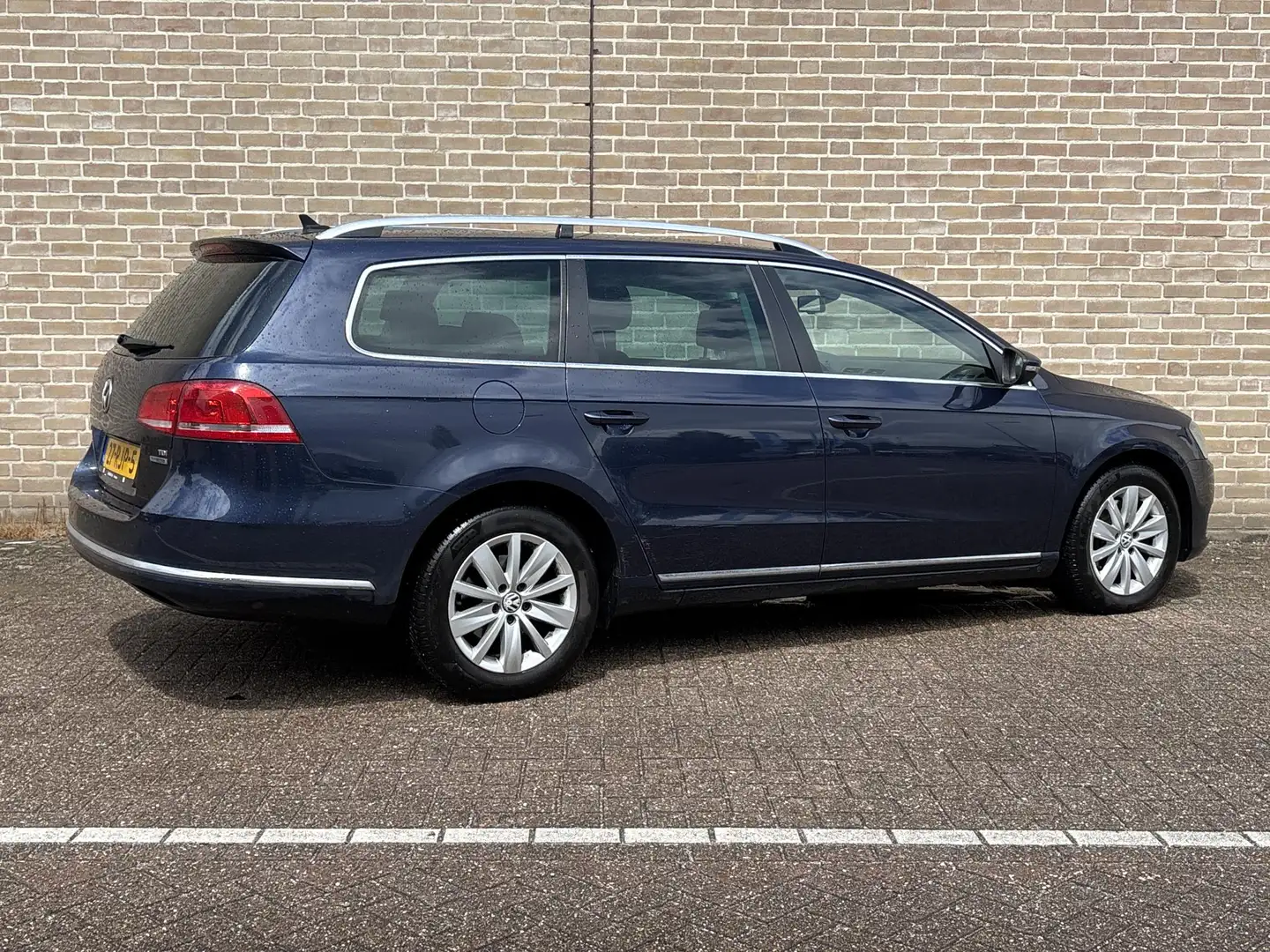 Volkswagen Passat Variant 1.6 TDI Comfortline BlueMotion | Cruise | Climate Blauw - 2