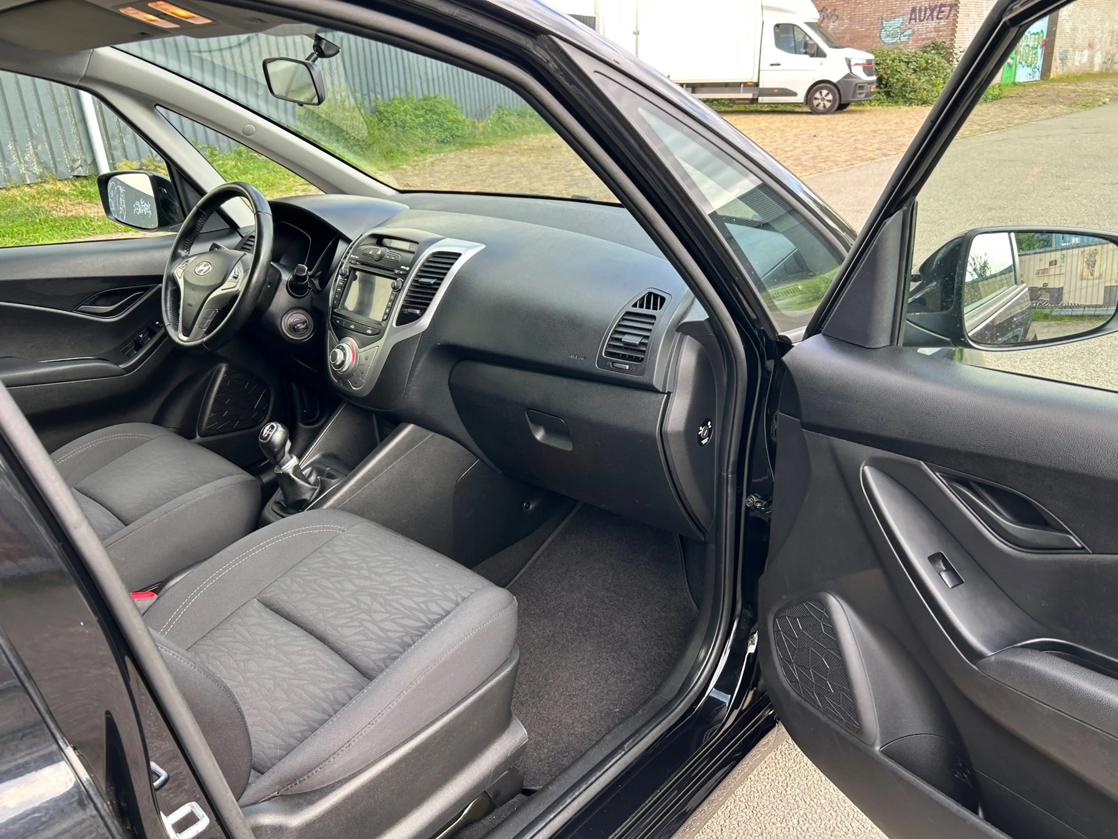 Hyundai iX20 1.4i i-Magine — photo 9