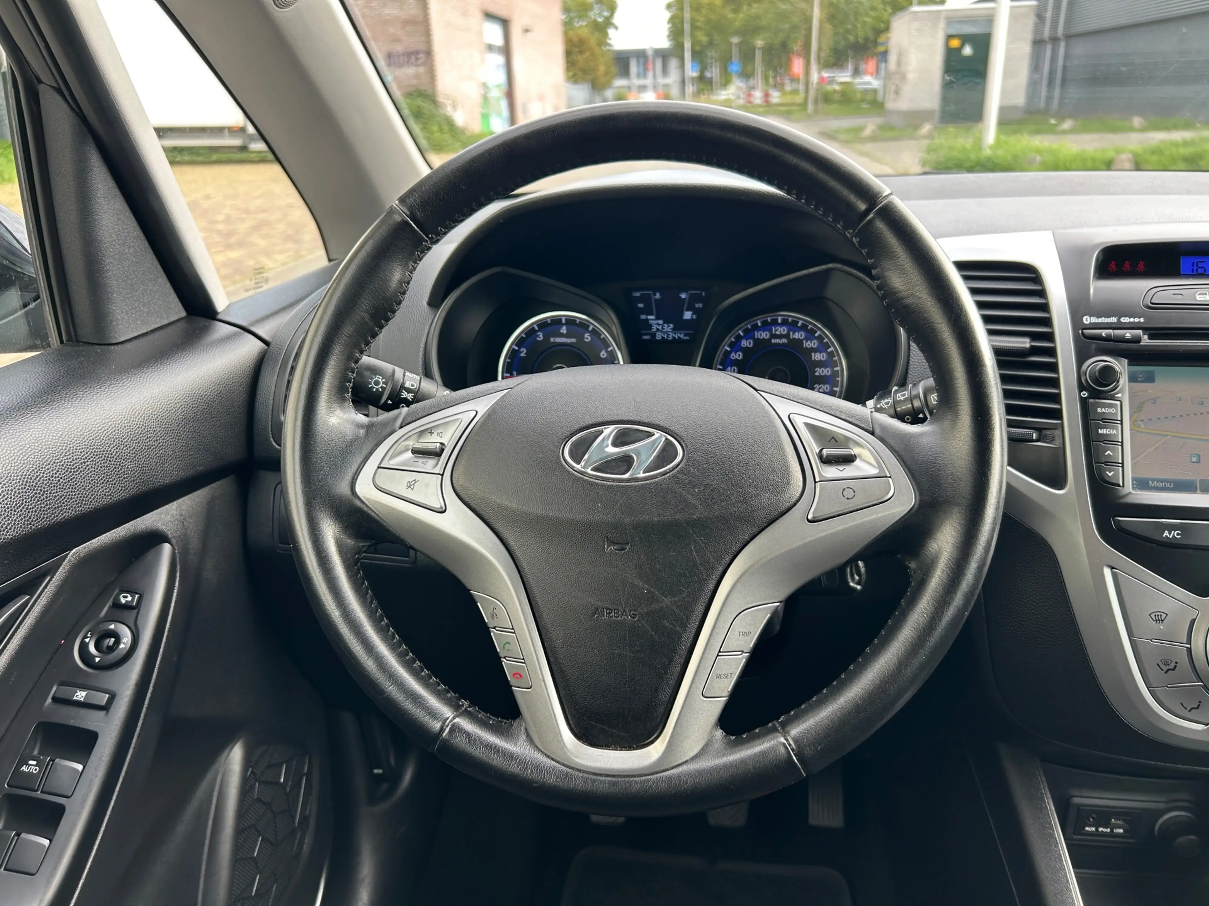 Hyundai iX20 1.4i i-Magine — photo 11