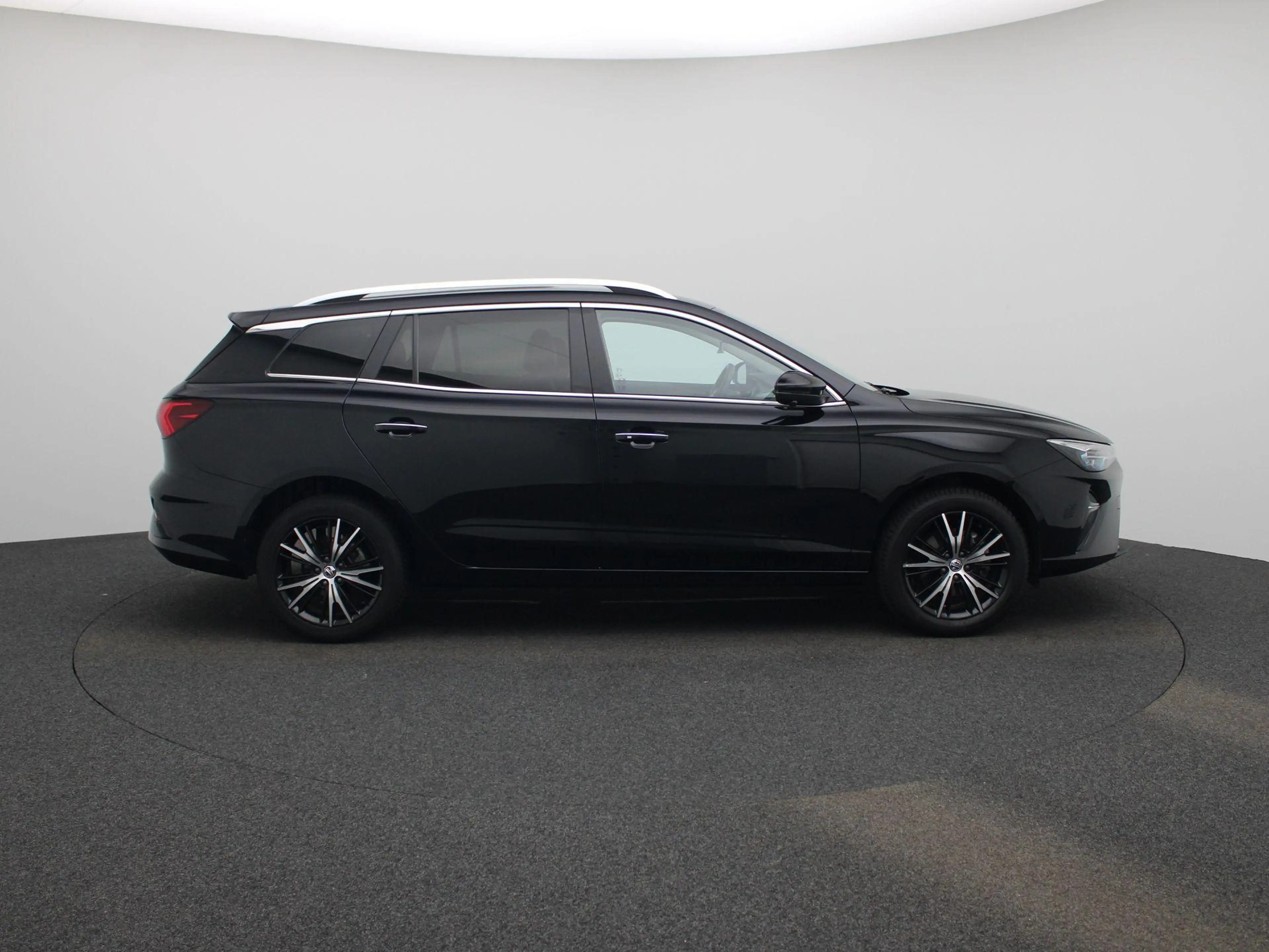 MG MG5 Long Range Luxury 61 kWh — photo 6