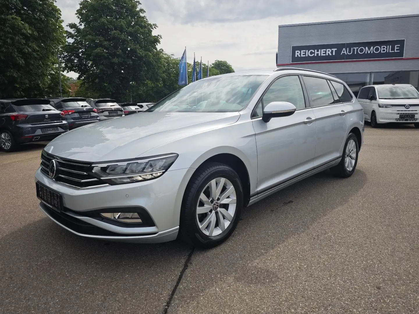 Volkswagen Passat Variant 150PS #NAVI #KAMERA #AHK Zilver - 2