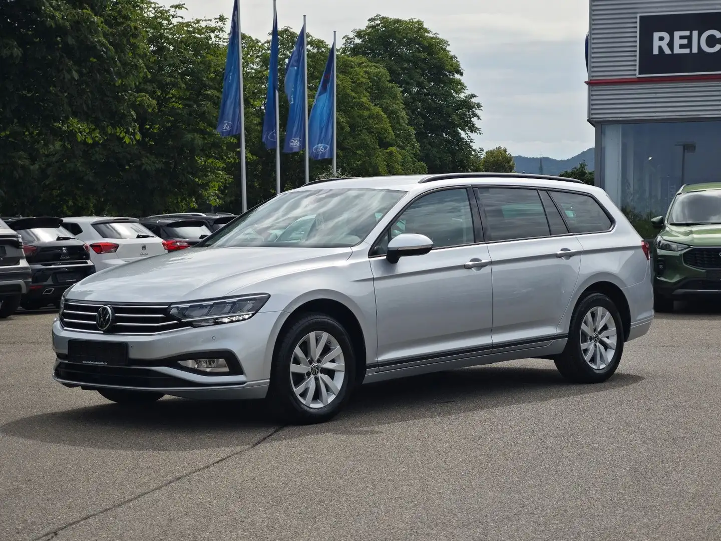 Volkswagen Passat Variant 150PS #NAVI #KAMERA #AHK Zilver - 1