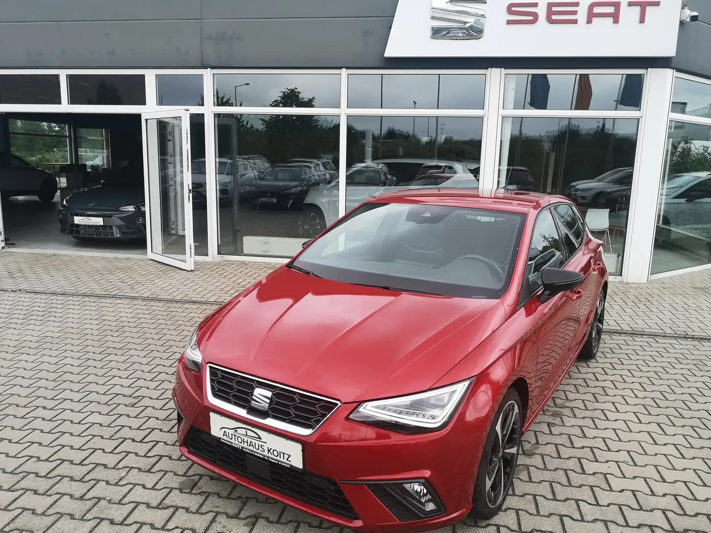 SEAT Ibiza FR 1.0TSI 110PS Navi BeatsAudio Kessy VollLED Rot - 1