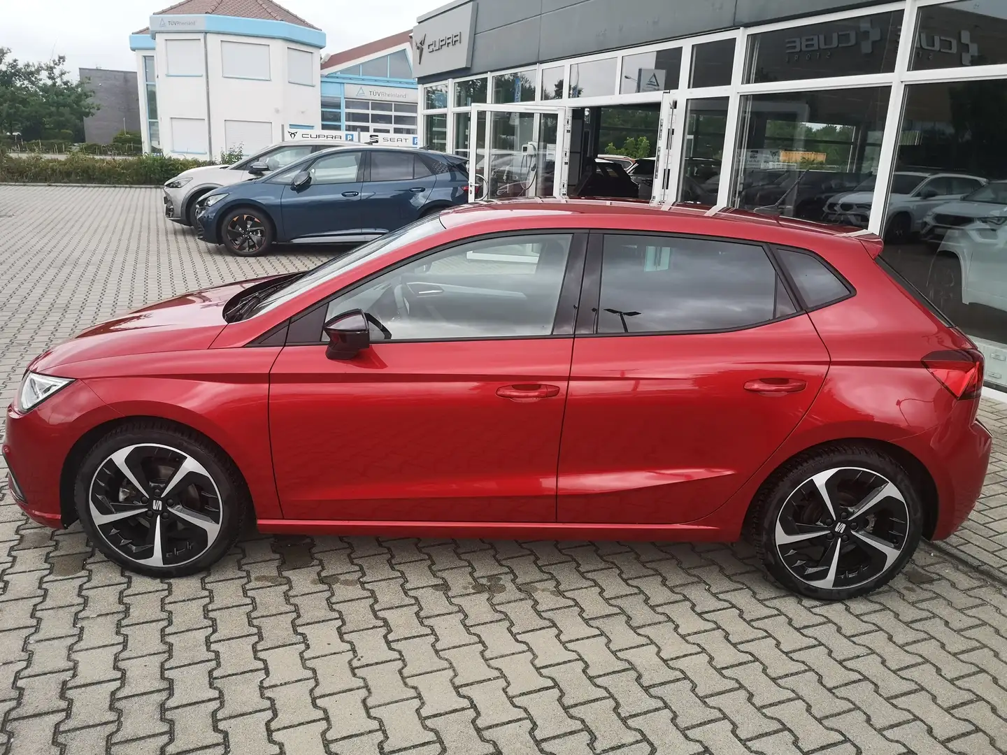 SEAT Ibiza FR 1.0TSI 110PS Navi BeatsAudio Kessy VollLED Rot - 2