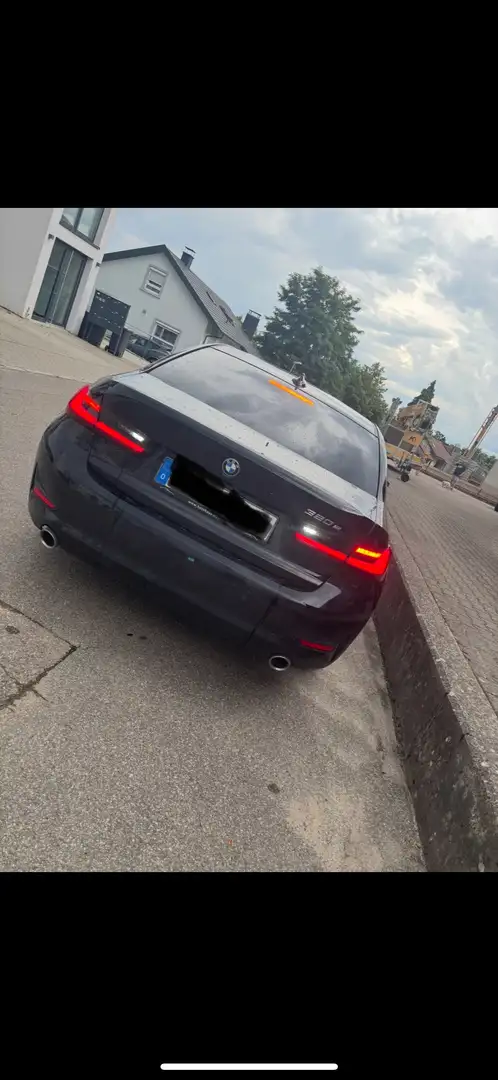 BMW 320 320e Aut. Luxury Line Schwarz - 2