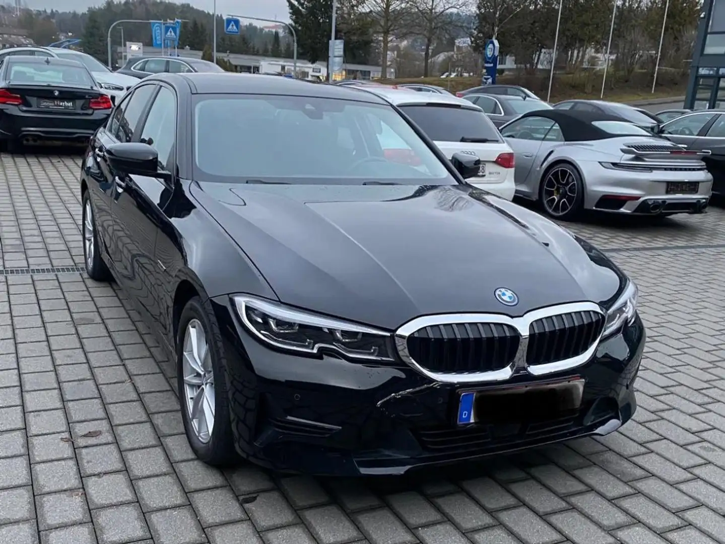 BMW 320 320e Aut. Luxury Line Schwarz - 1