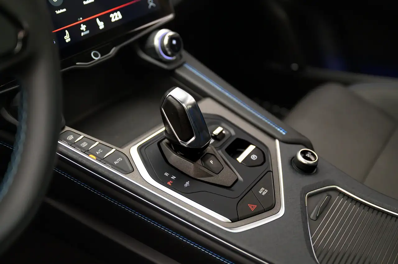 Lynk & Co 01 1.5 261PK Plug-in Hybrid * 360° Camera Pano/dak Ap 15