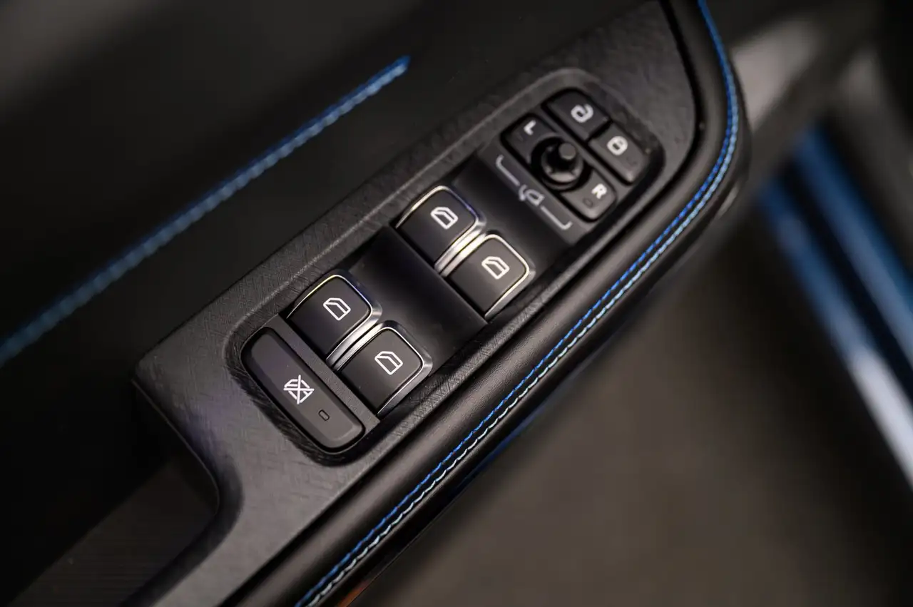 Lynk & Co 01 1.5 261PK Plug-in Hybrid * 360° Camera Pano/dak Ap 38