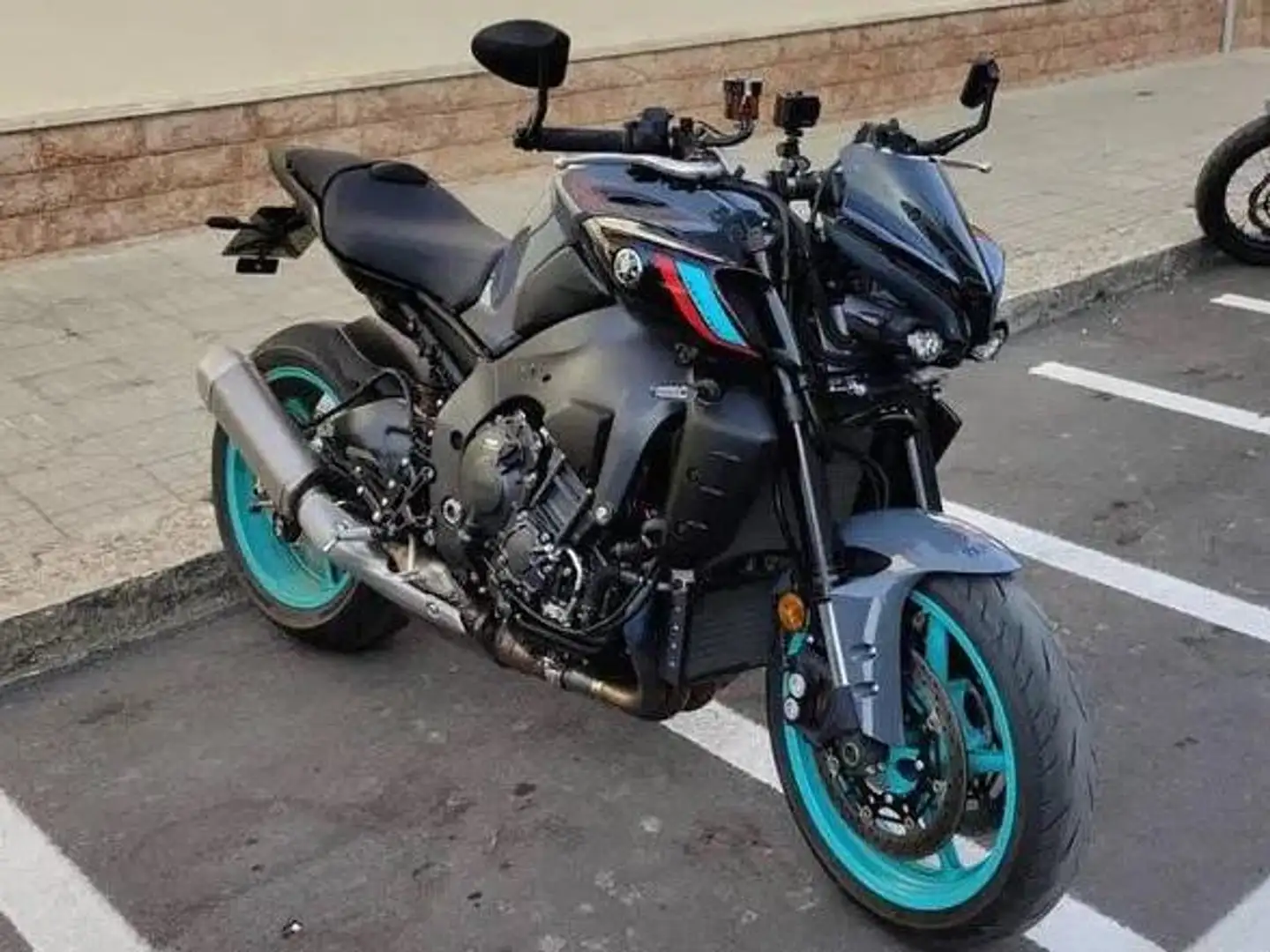 Yamaha MT-10 Gris - 2