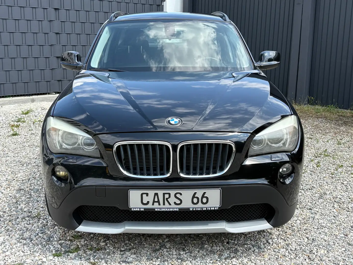 BMW X1 18 d xDrive Zwart - 2