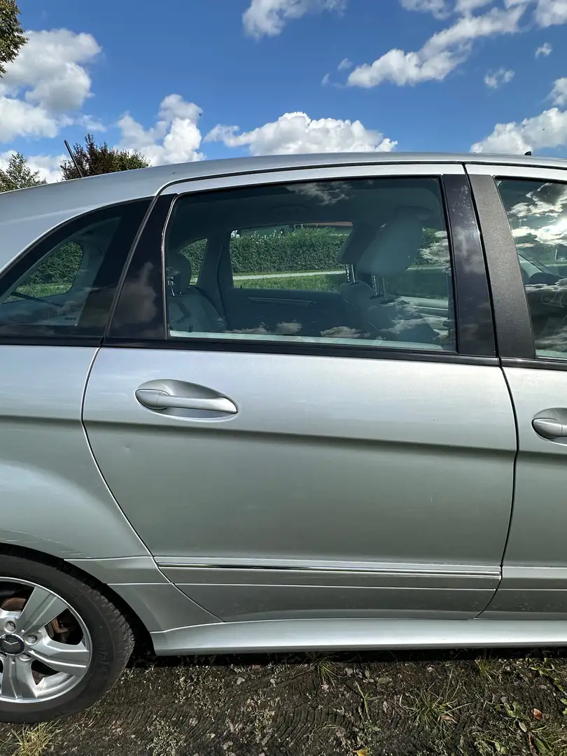 Mercedes-Benz 180 B180 Silber - 2