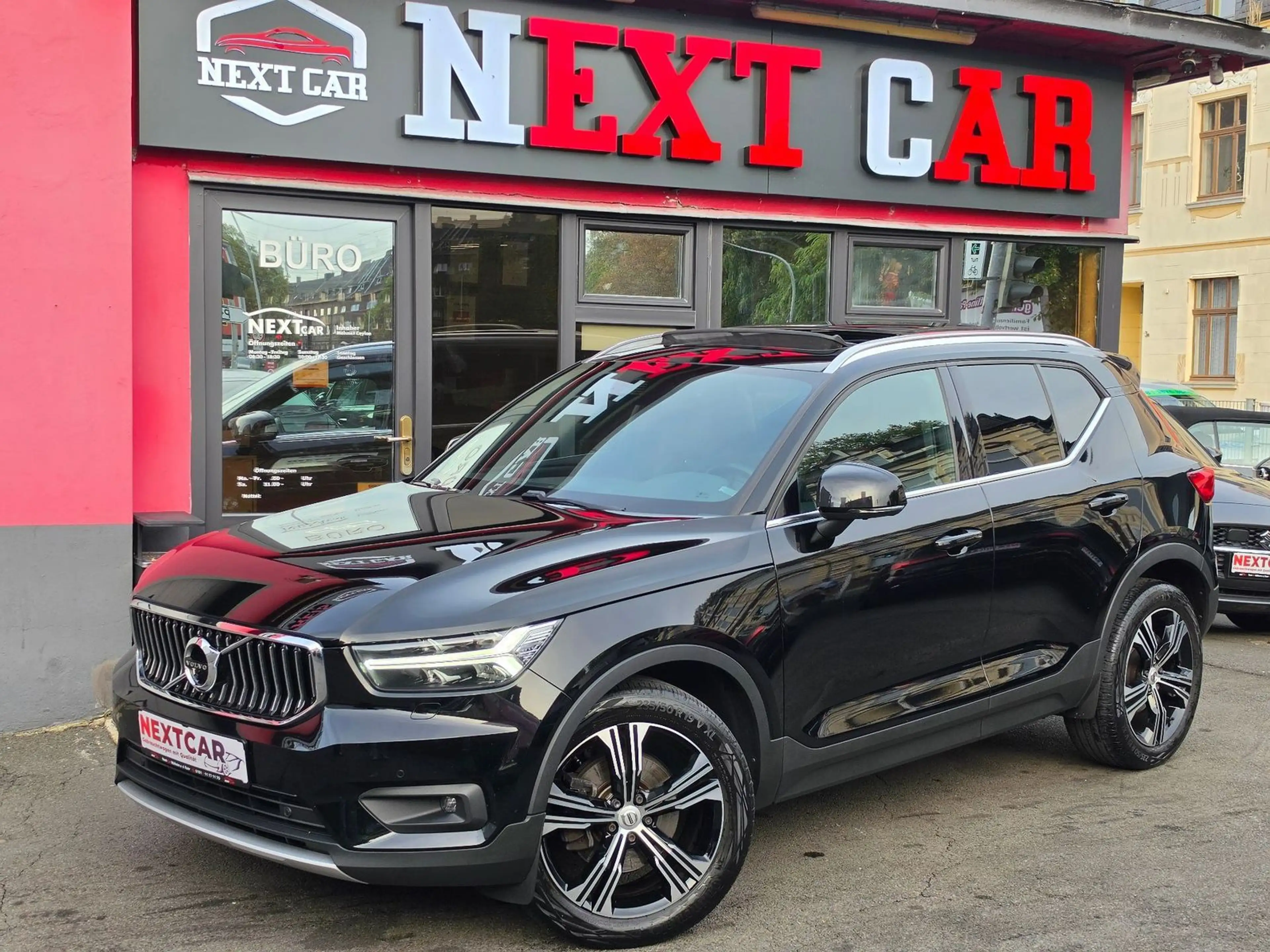 Volvo XC40 D4 AWD Inscription|Pano|360°|AHK|H&K