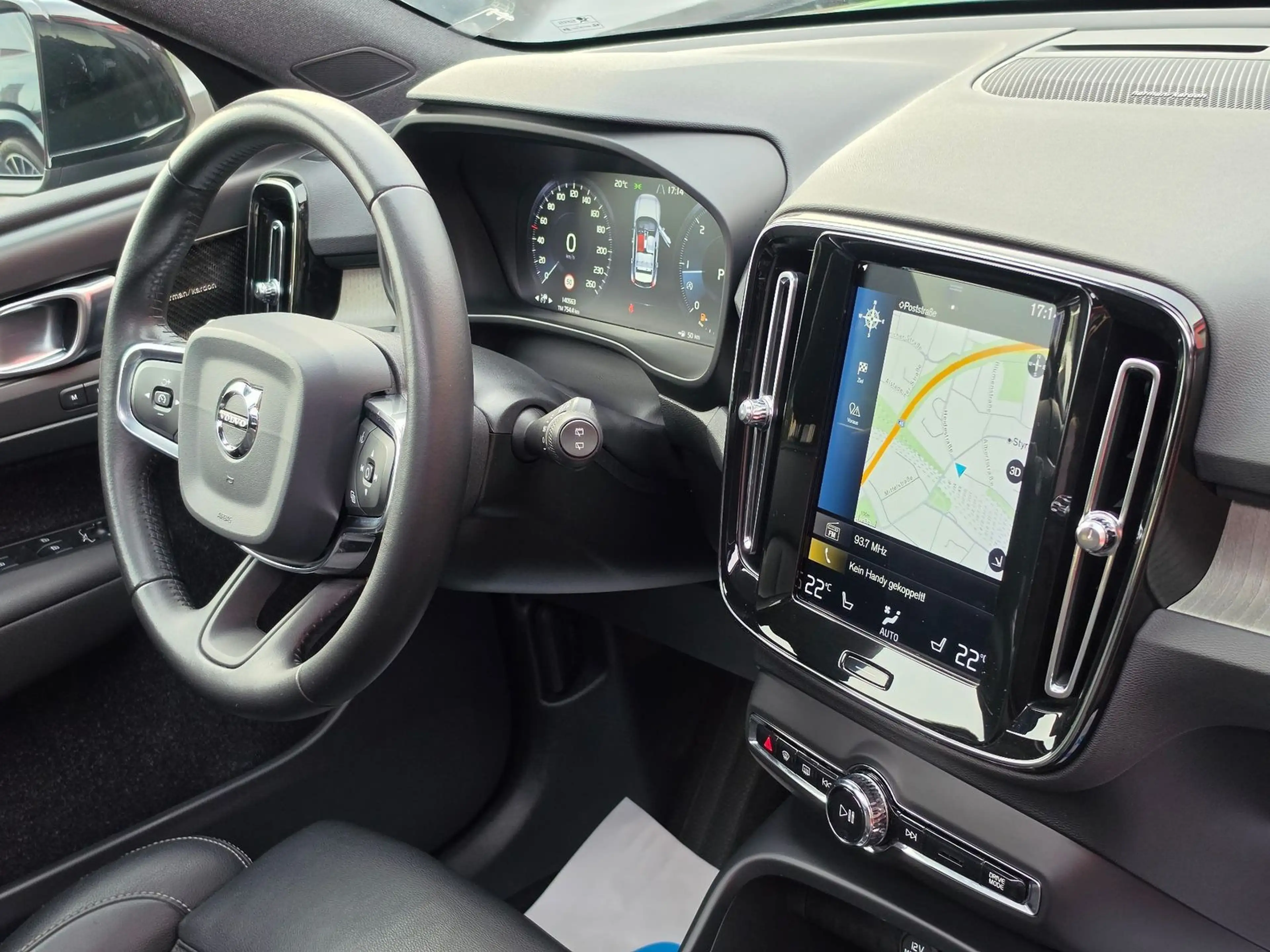 Volvo XC40 D4 AWD Inscription|Pano|360°|AHK|H&K — photo 12