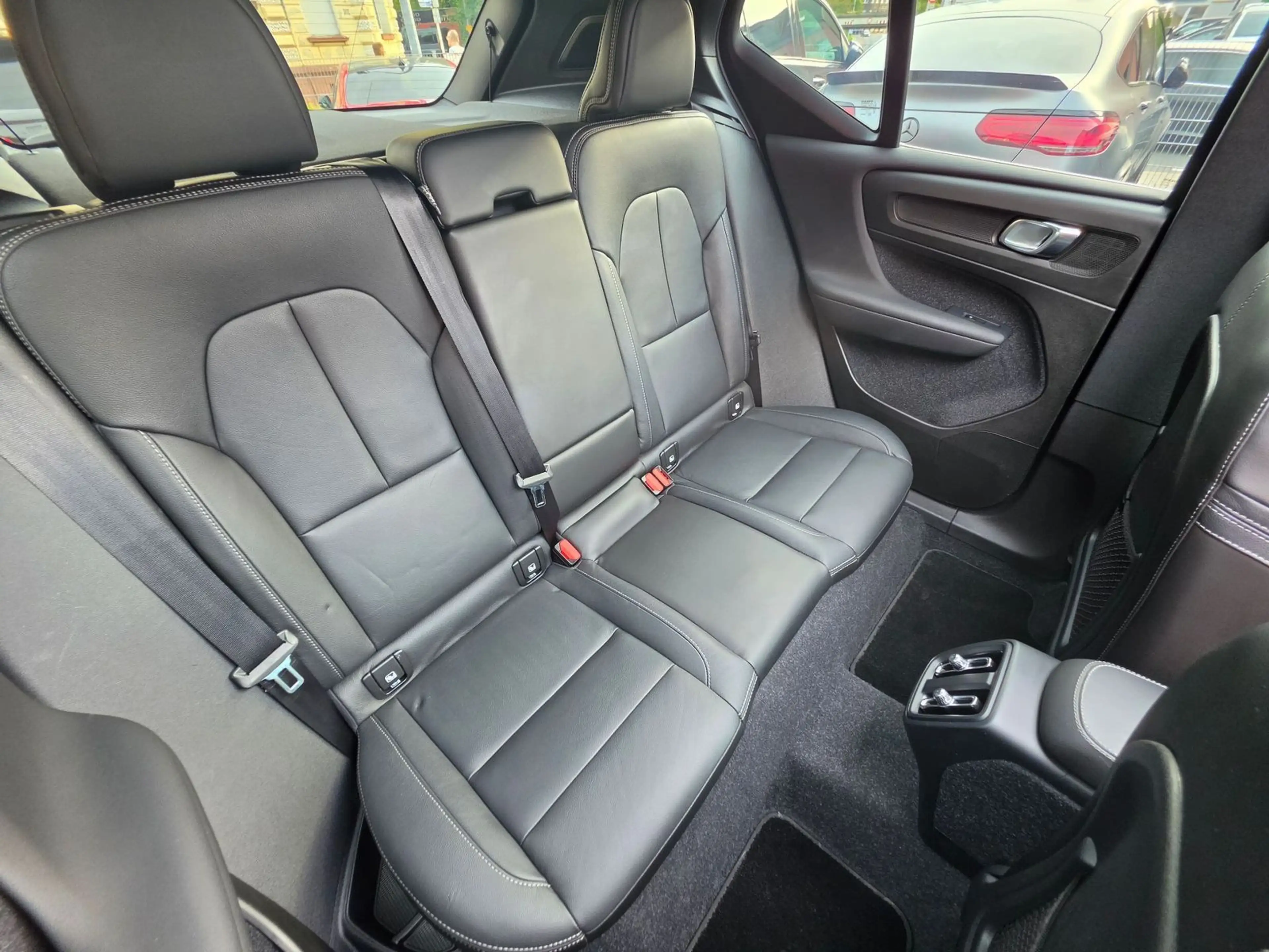 Volvo XC40 D4 AWD Inscription|Pano|360°|AHK|H&K — photo 13