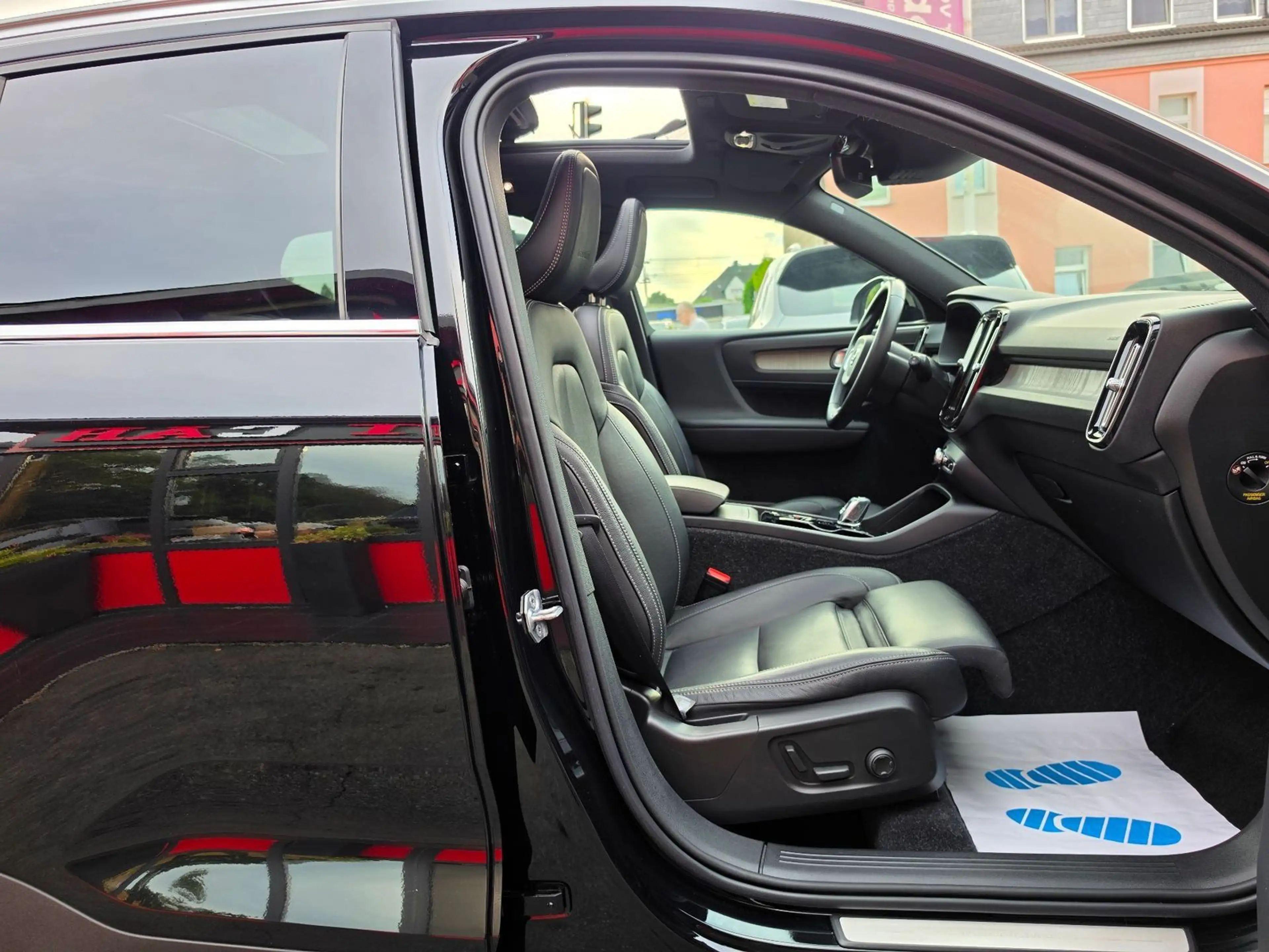 Volvo XC40 D4 AWD Inscription|Pano|360°|AHK|H&K — photo 10