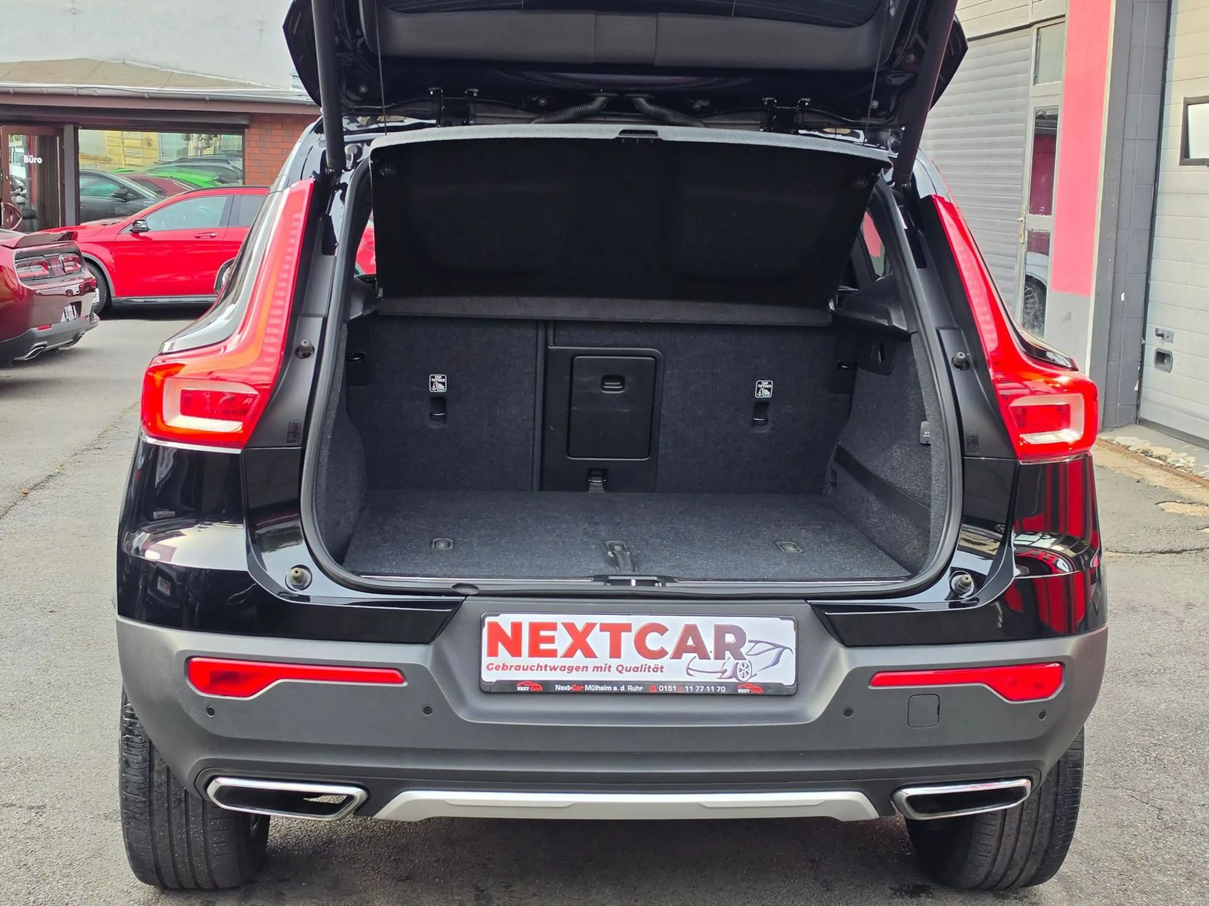 Volvo XC40 D4 AWD Inscription|Pano|360°|AHK|H&K — photo 8