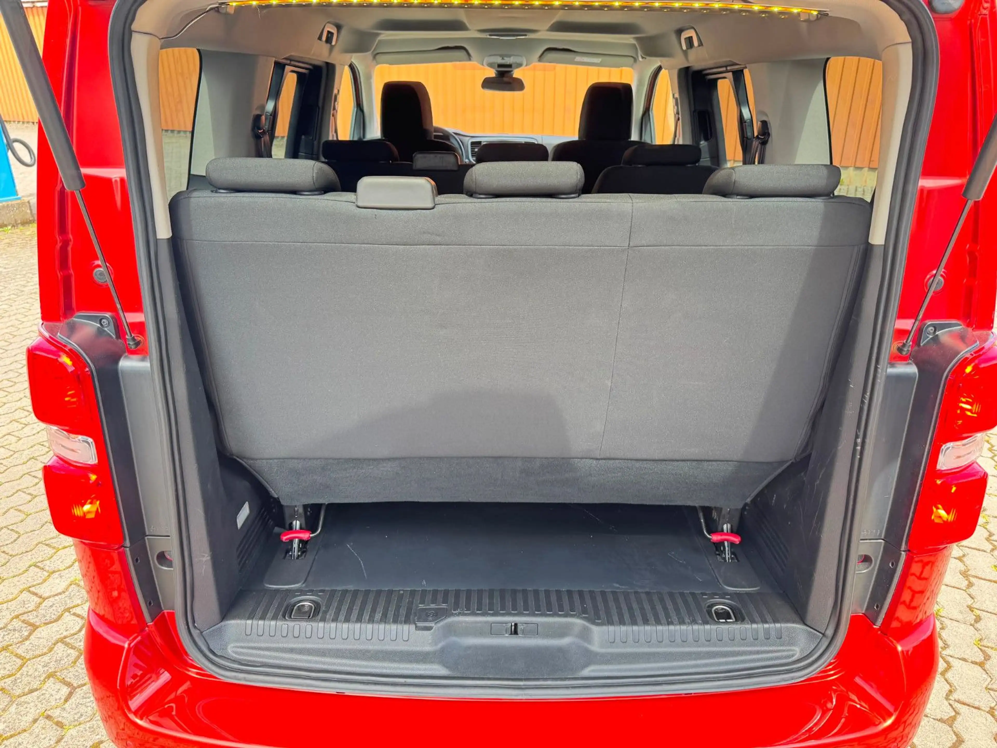 Peugeot Traveller Business L1 8Sitze,Kamera,Standheizung — photo 6