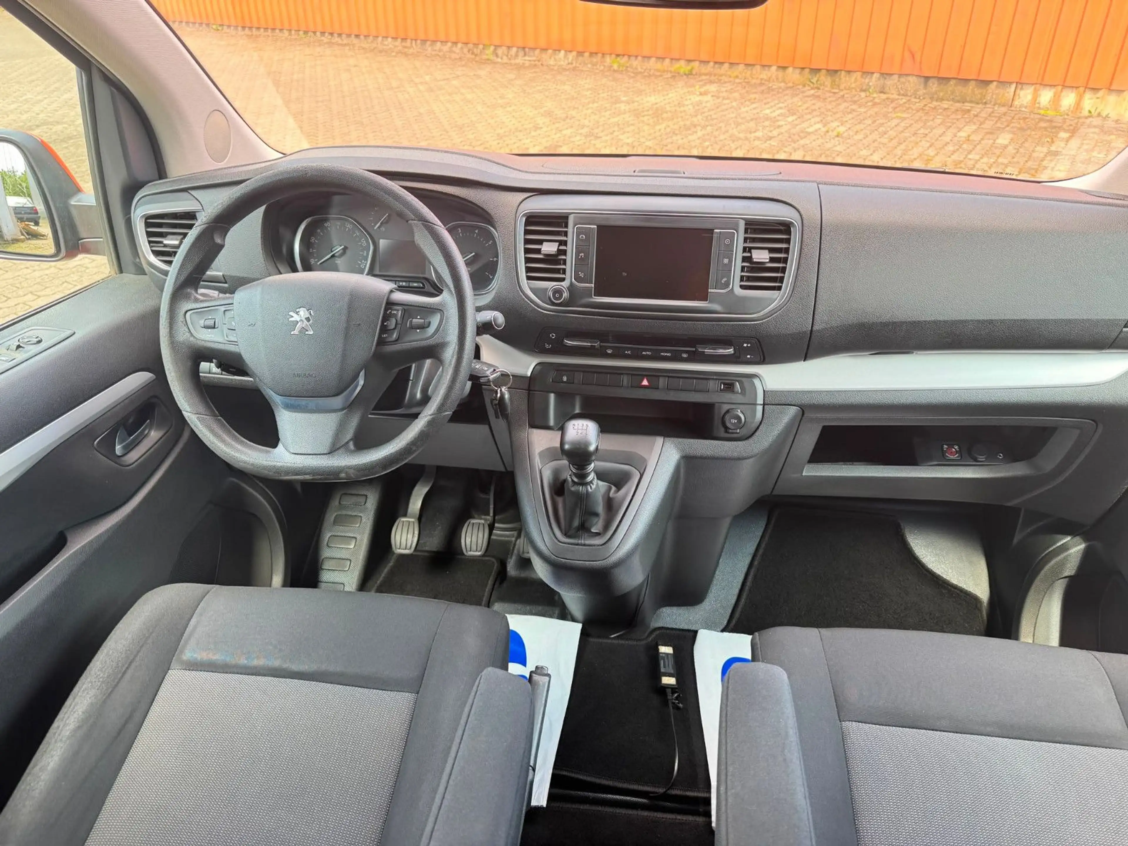 Peugeot Traveller Business L1 8Sitze,Kamera,Standheizung — photo 10
