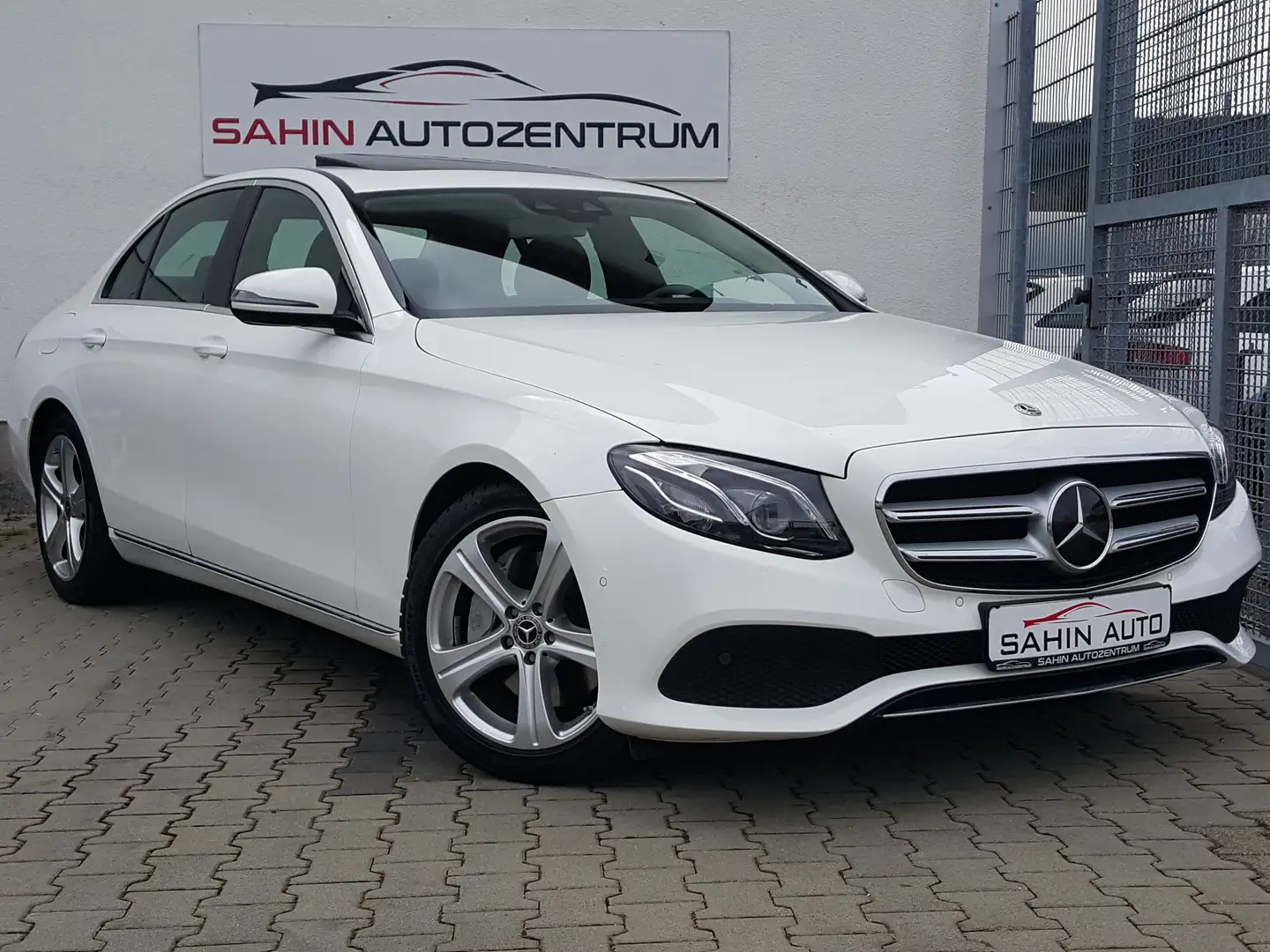 Mercedes-Benz E 350 d 9G-tronic Lim.AvantgardeVIR+TOT+SPUR+RFK+ESD+ACC Blanc - 2