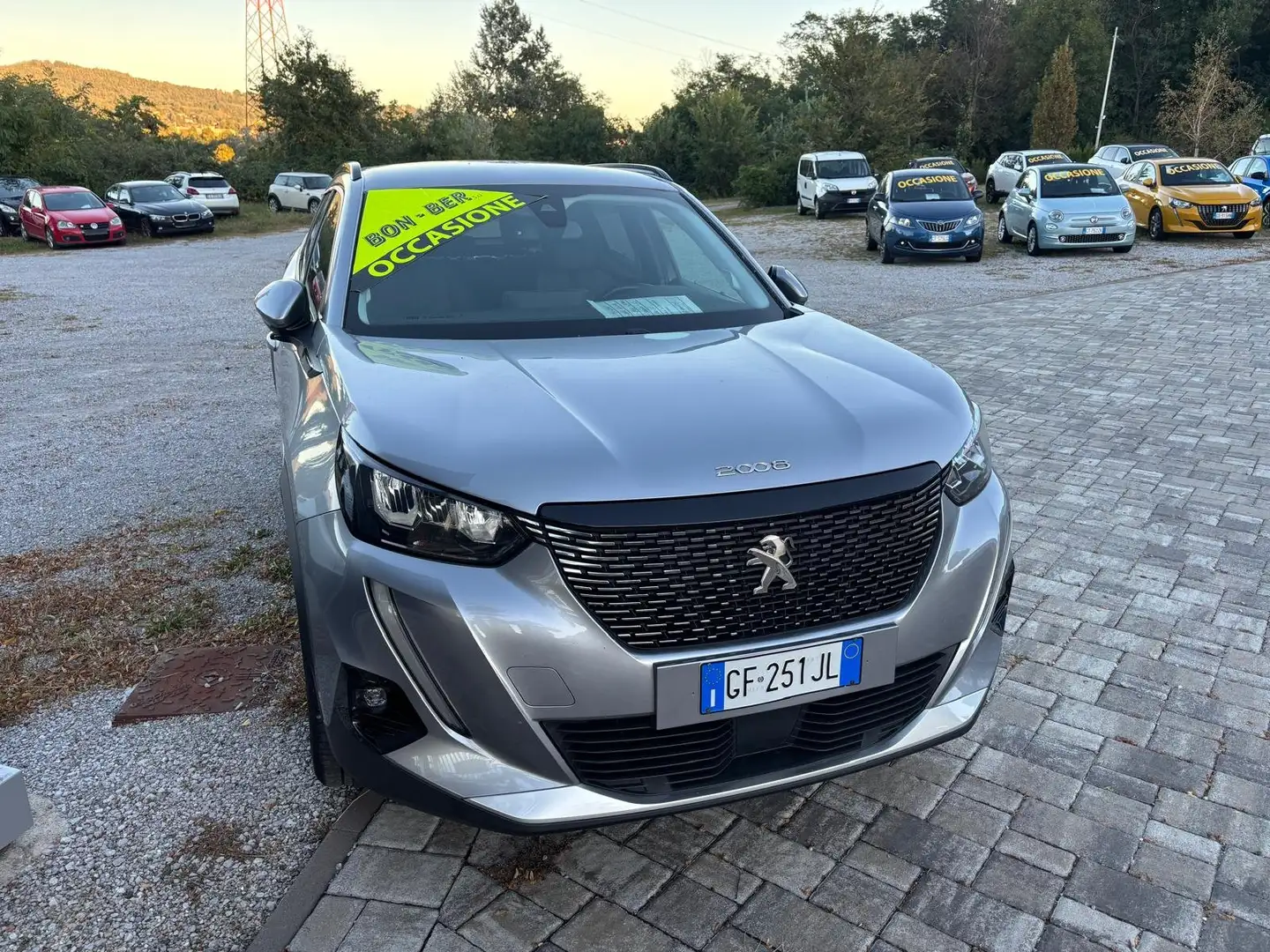 Peugeot 2008 2008 II 2020 1.2 puretech Allure Pack s Grijs - 2