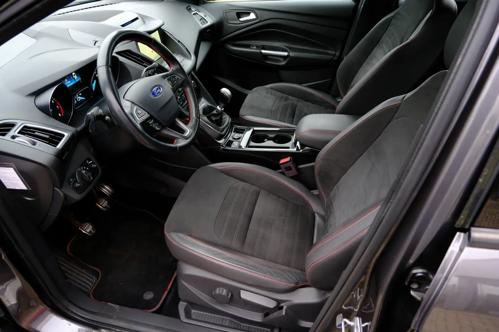 Ford Kuga 1.5 150pk EcoBoost ST Line Navi|Leder-alcantara|PD Grijs - 2