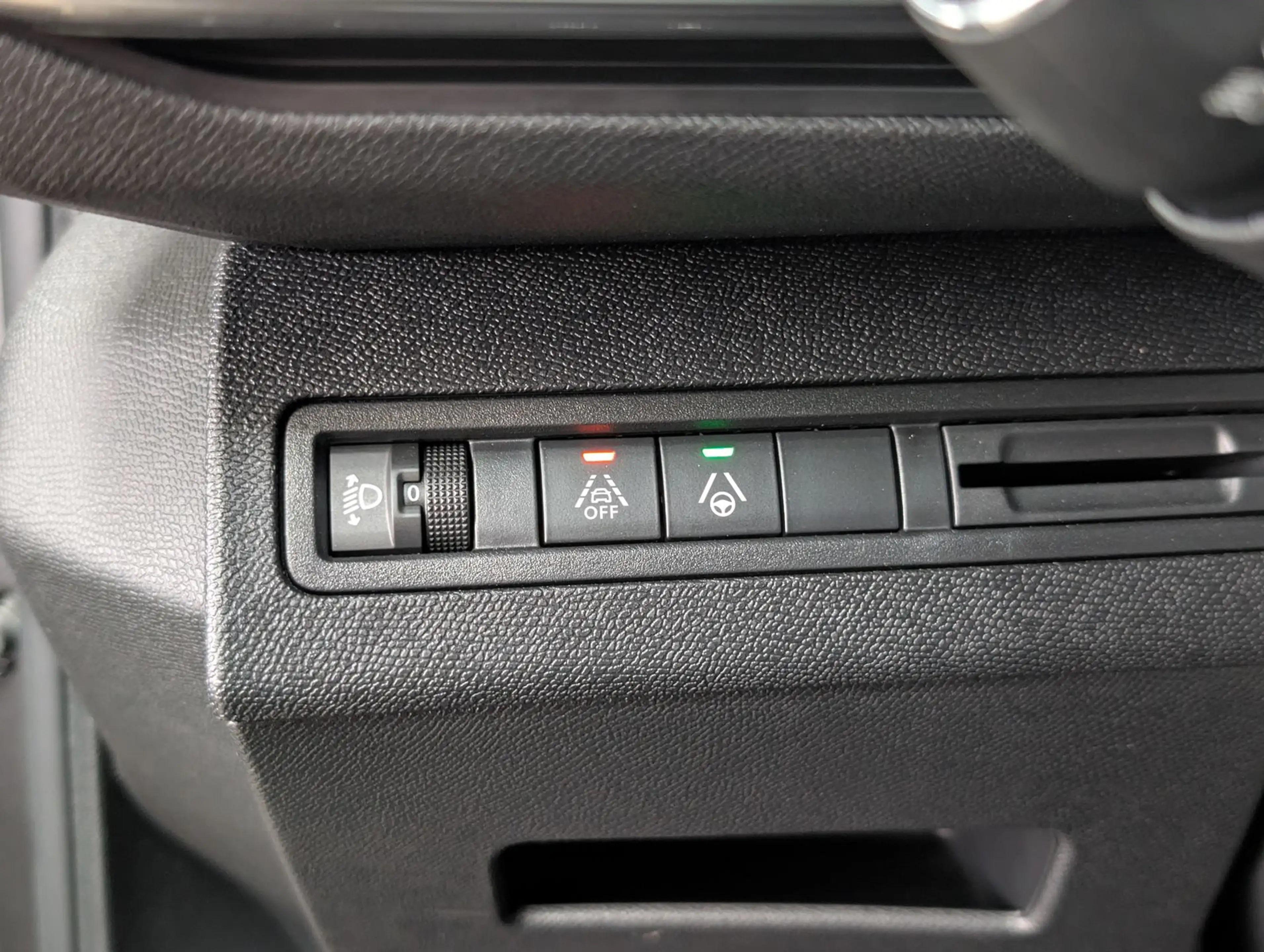 Peugeot 5008 Allure Pack ACC 180° LED Leder 7-Sitz AHK — photo 13