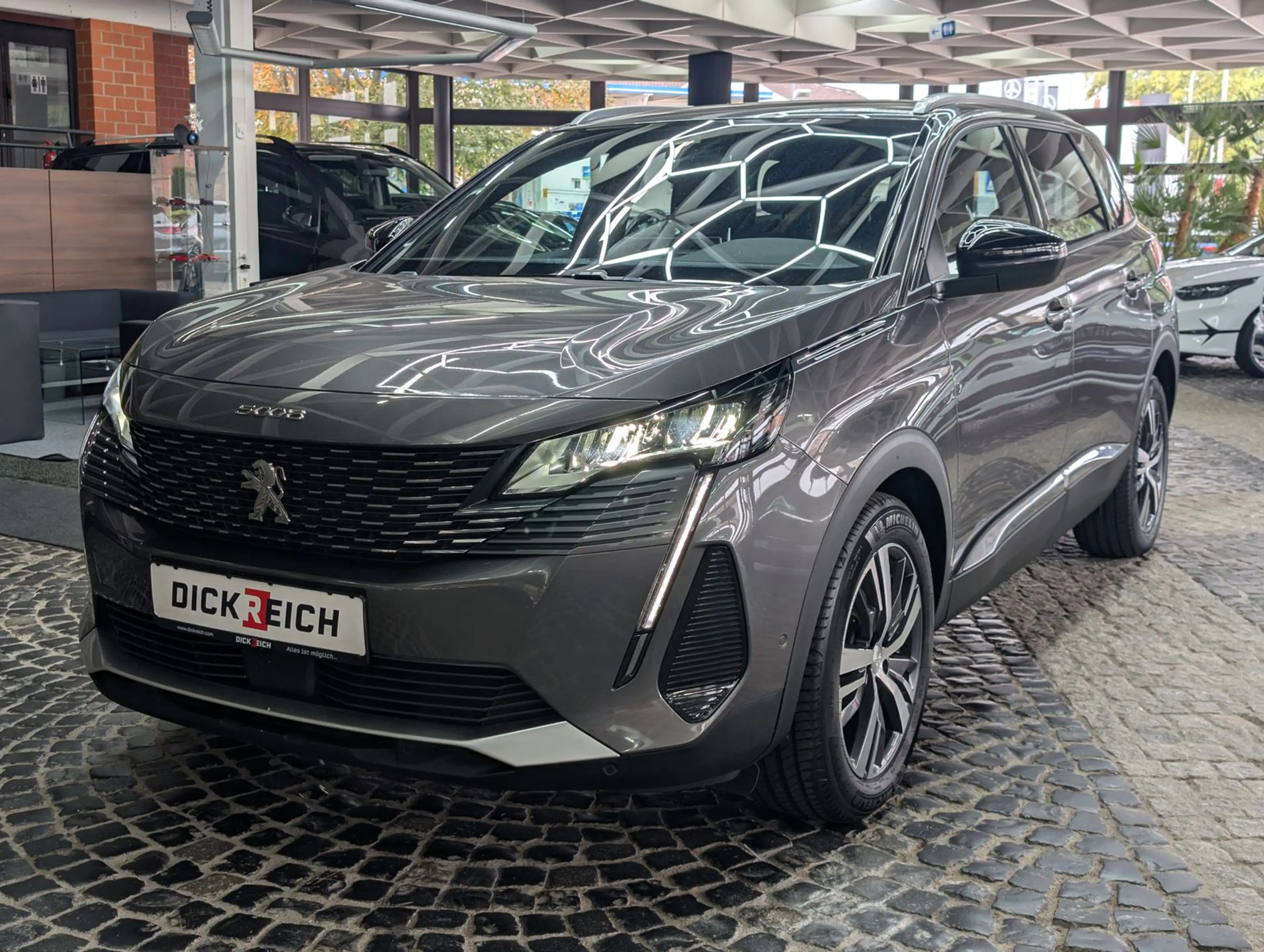 Peugeot 5008 Allure Pack ACC 180° LED Leder 7-Sitz AHK — photo 4