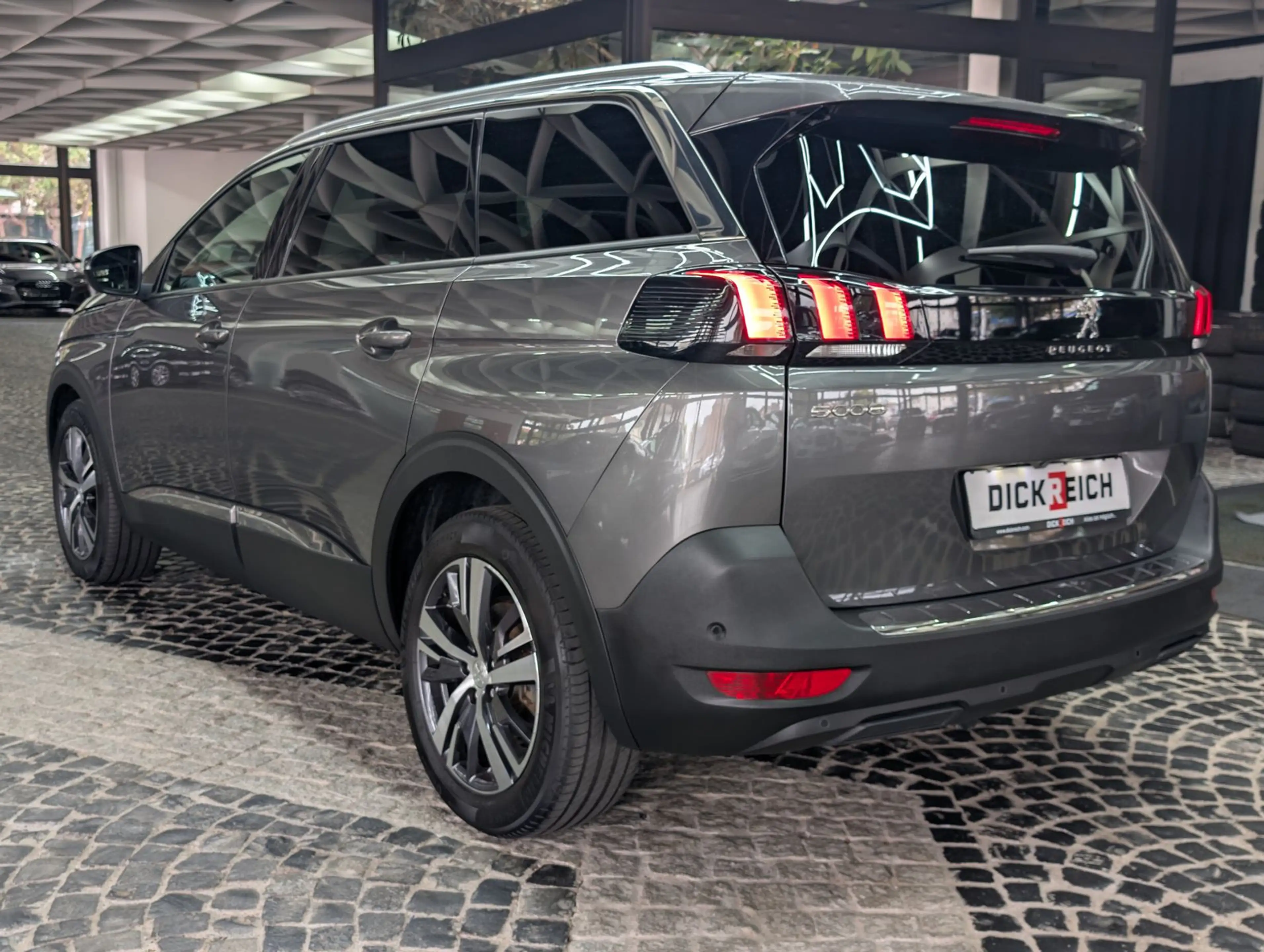 Peugeot 5008 Allure Pack ACC 180° LED Leder 7-Sitz AHK — photo 6