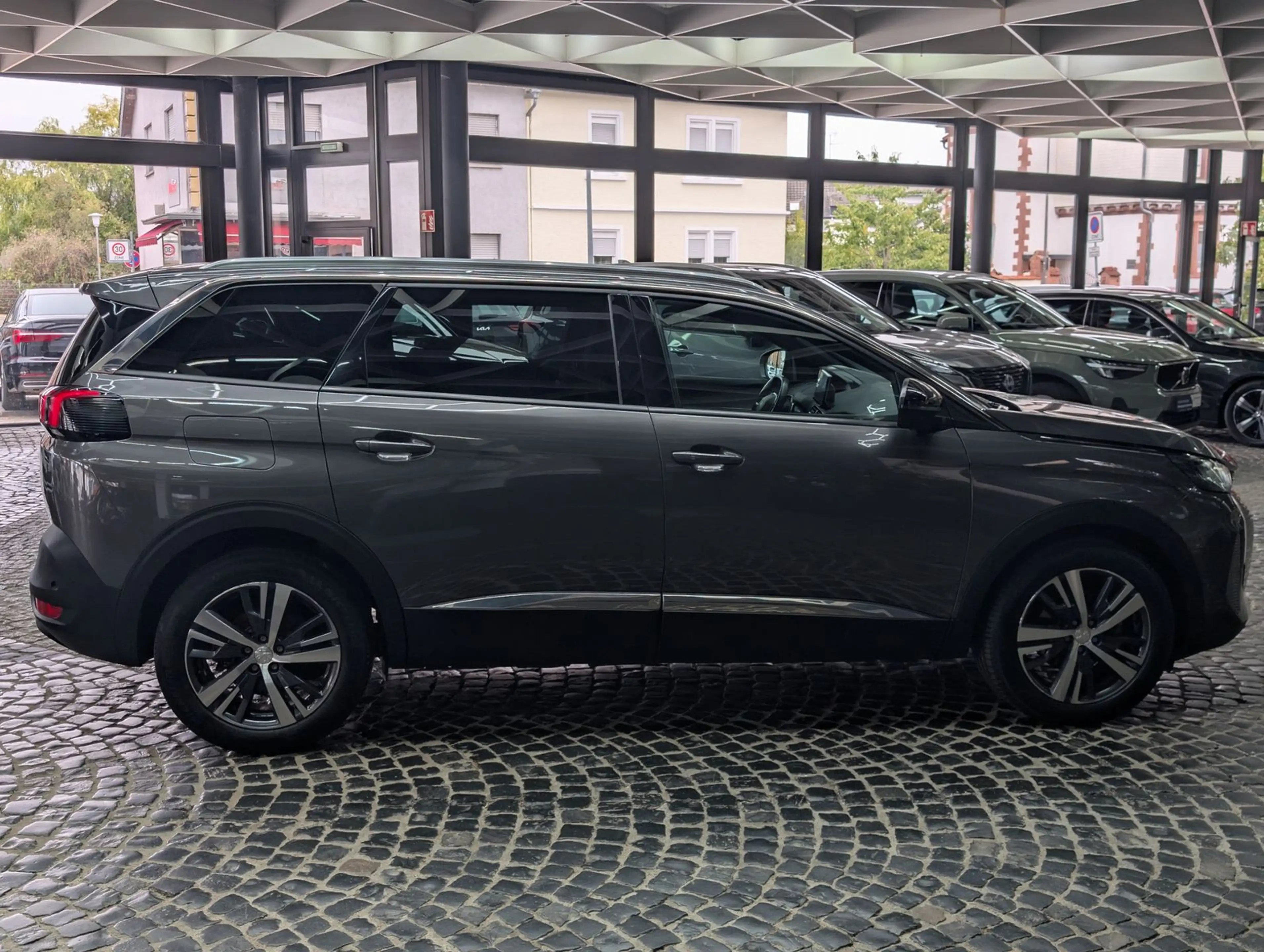 Peugeot 5008 Allure Pack ACC 180° LED Leder 7-Sitz AHK — photo 9
