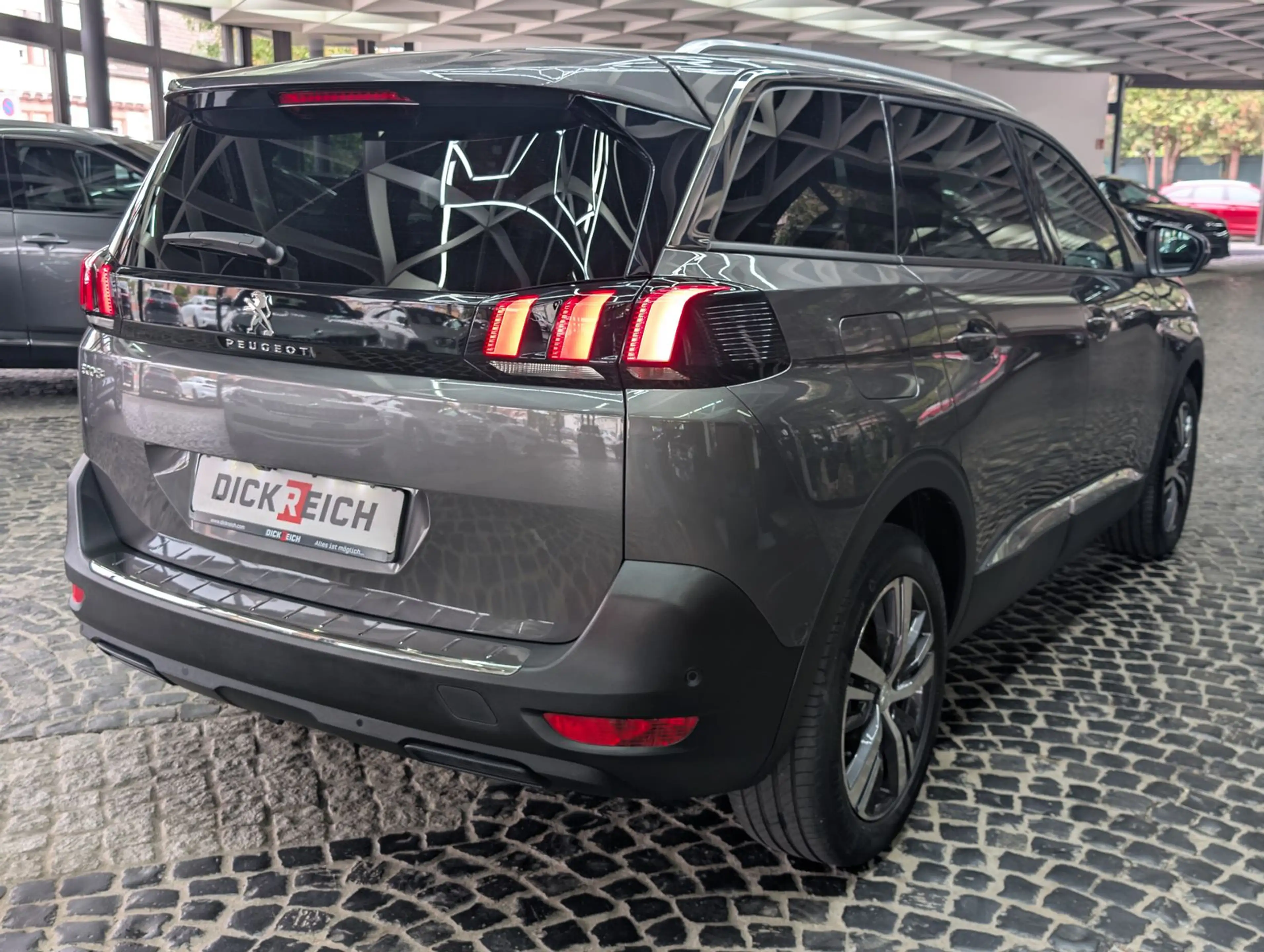 Peugeot 5008 Allure Pack ACC 180° LED Leder 7-Sitz AHK — photo 8