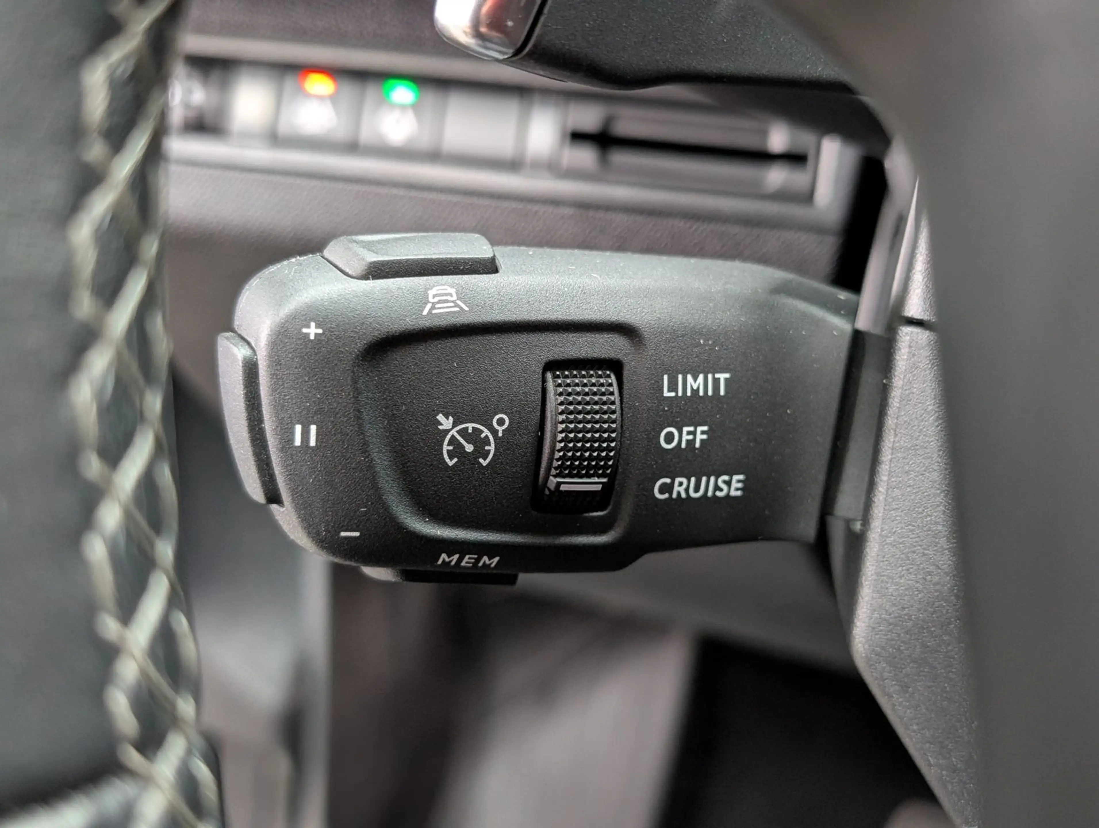 Peugeot 5008 Allure Pack ACC 180° LED Leder 7-Sitz AHK — photo 12