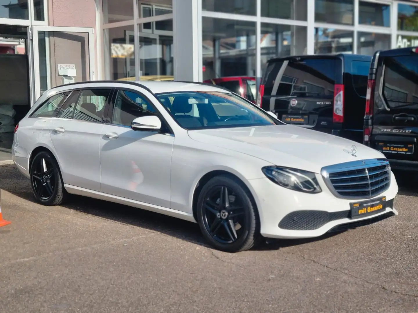 Mercedes-Benz E 220 E T-Modell*AUTOMATIK*KLIMA*AHK*SHZ*NAVI* Blanc - 2